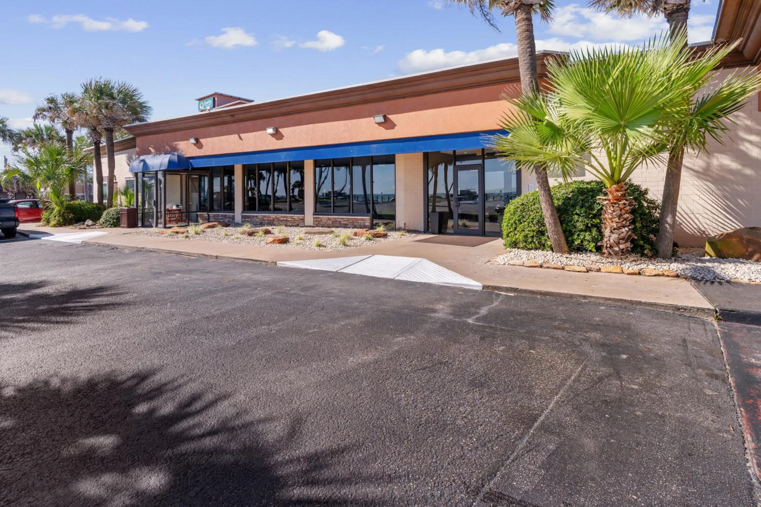 Street view in Clarion Pointe Galveston - Beachfront