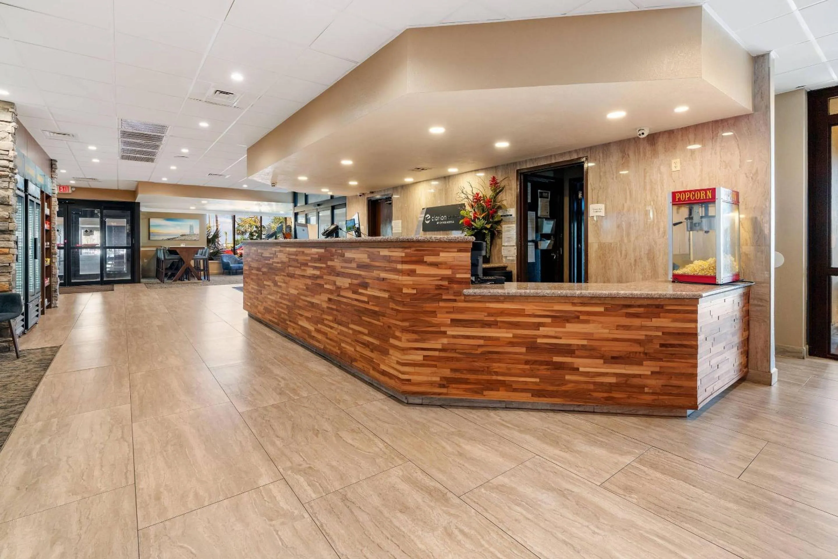 Lobby or reception in Clarion Pointe Galveston - Beachfront