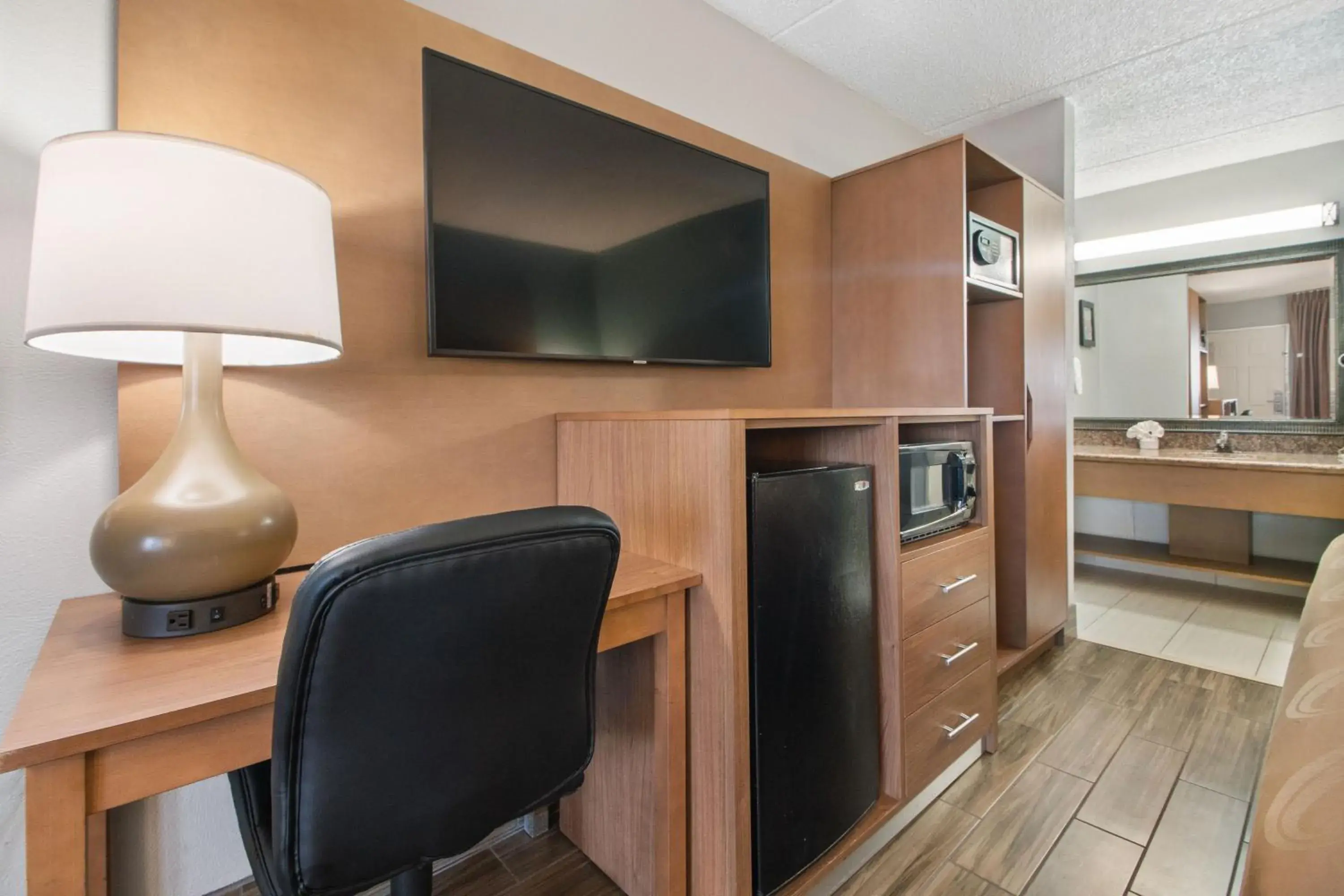 Two Queen Beds with Pool View in Beachfront Palms Hotel Galveston Two Queen Beds with Pool View in Beachfront Palms Hotel Galveston