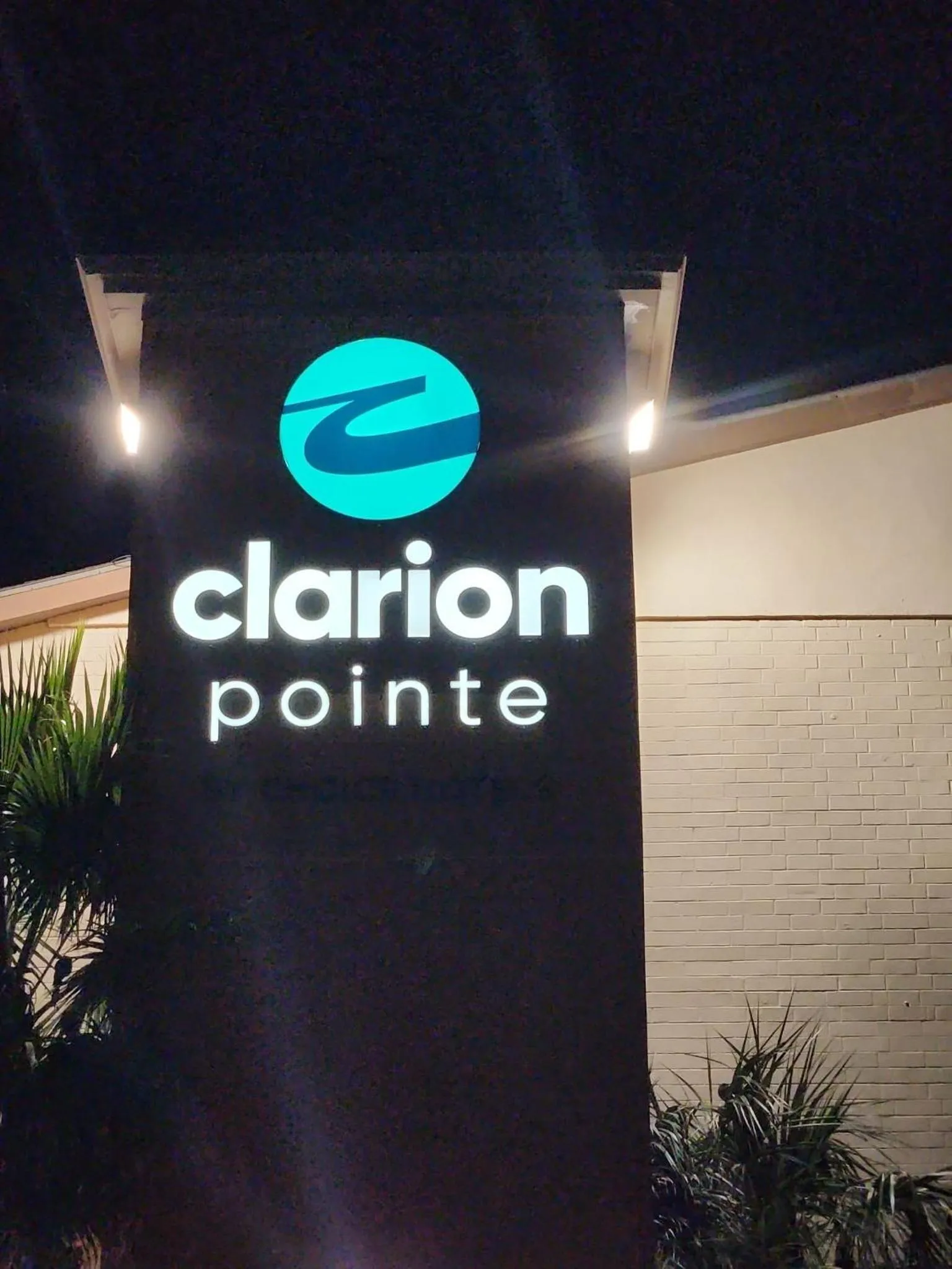 Facade/entrance in Clarion Pointe Galveston - Beachfront