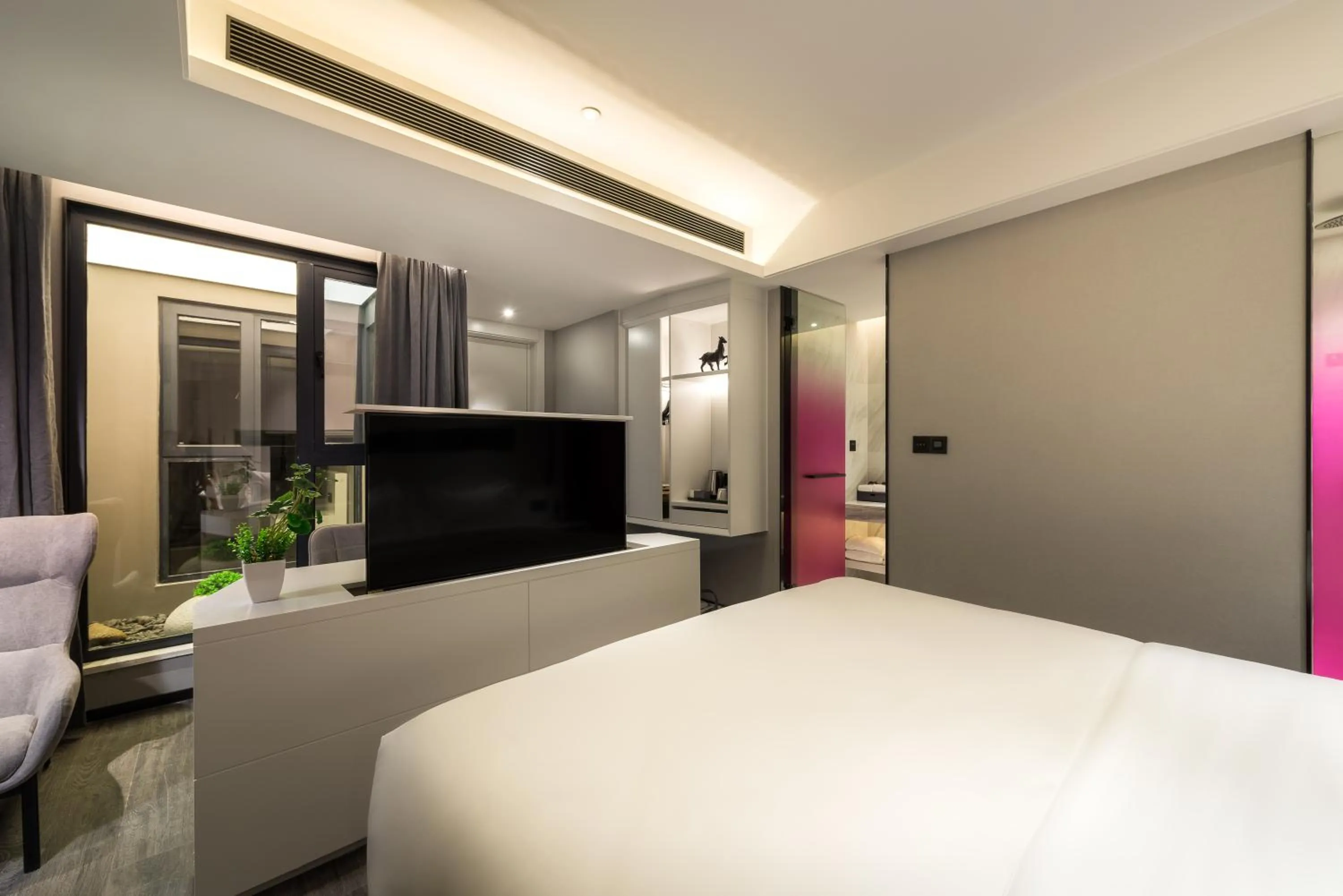 Bed in Mercure Hangzhou Qianjiang