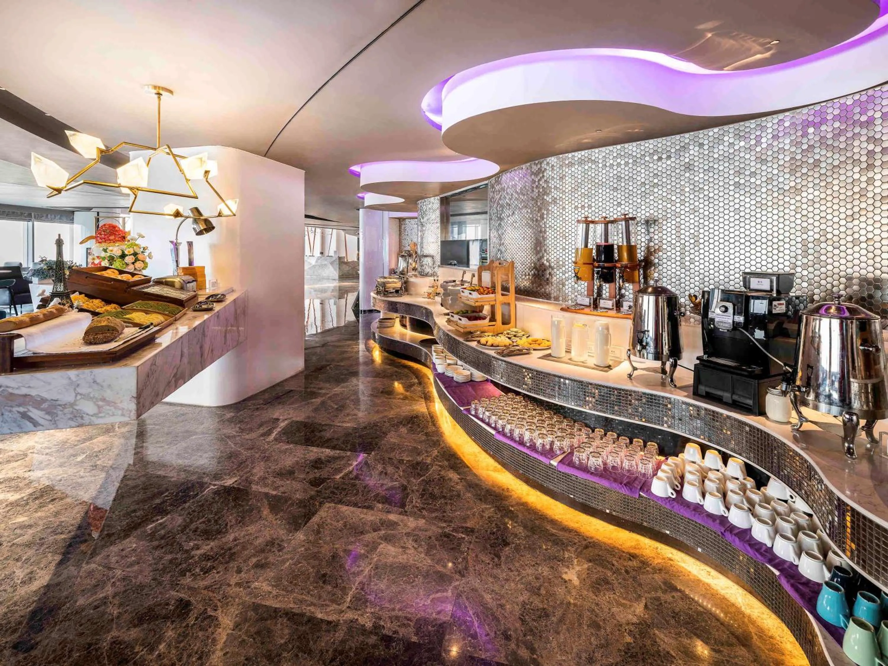 Restaurant/places to eat in Mercure Hangzhou Qianjiang