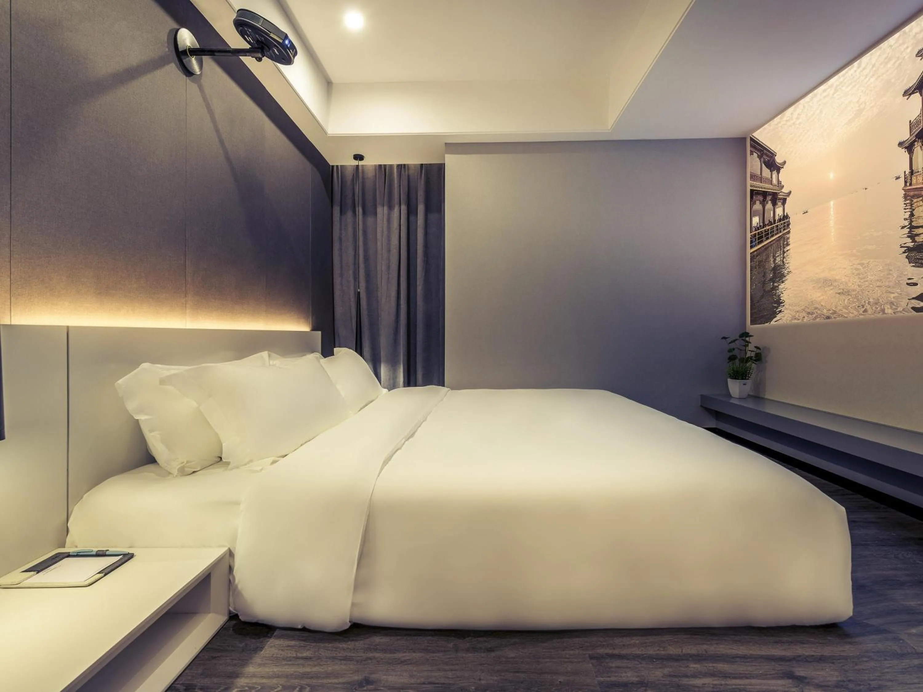 Bathroom, Bed in Mercure Hangzhou Qianjiang