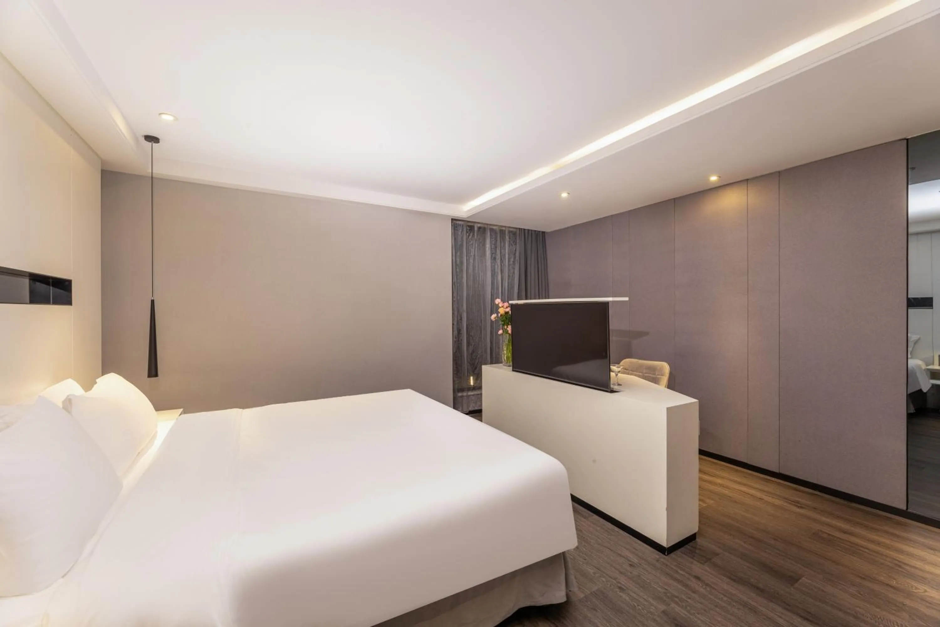 Bed in Mercure Hangzhou Qianjiang