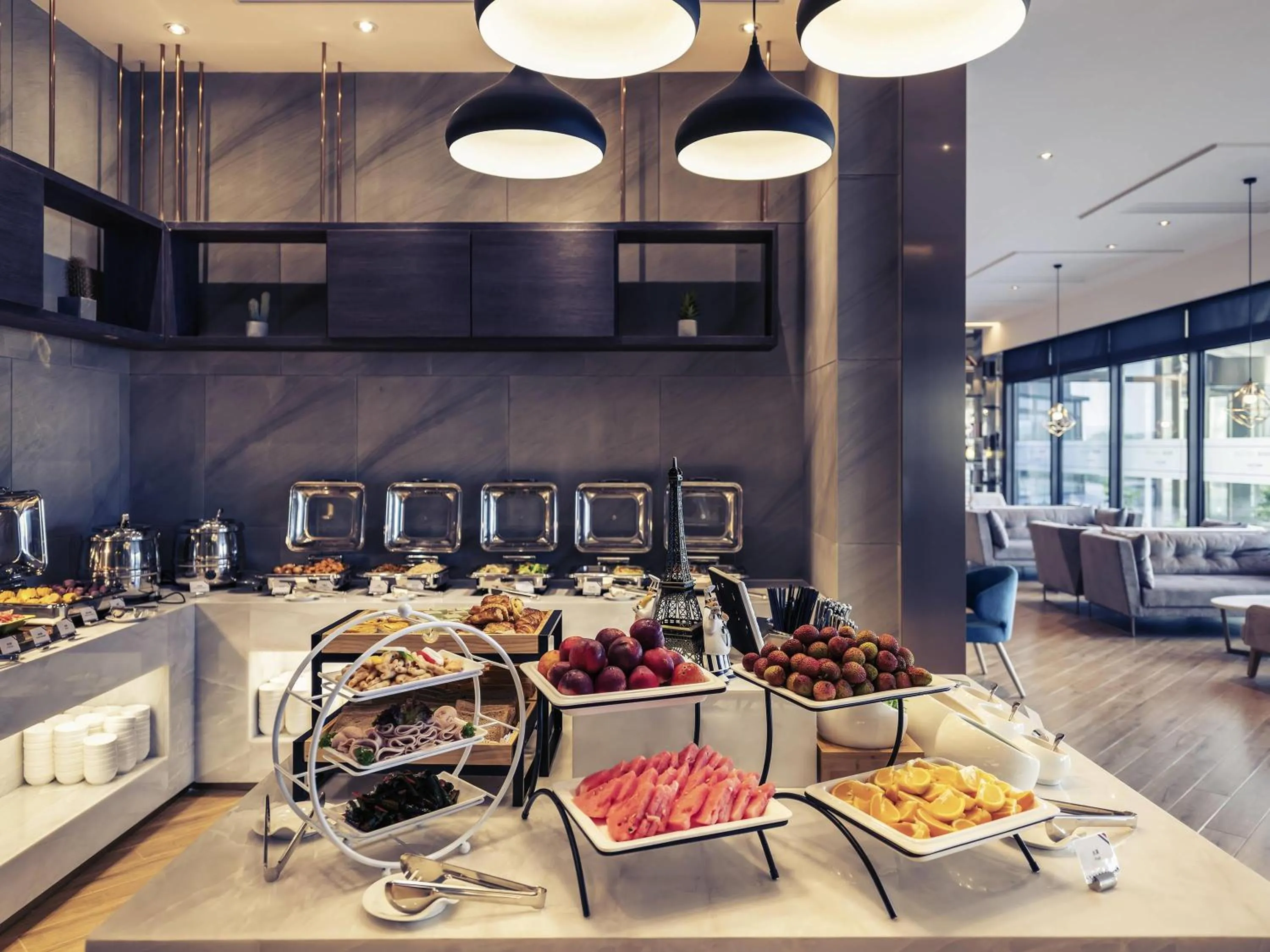 Restaurant/places to eat in Mercure Shanghai NECC