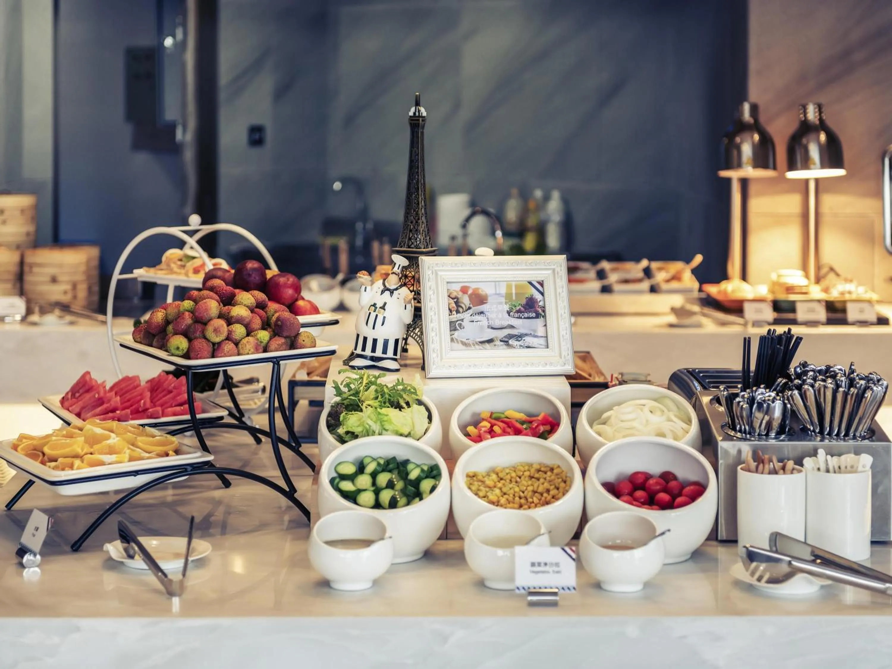 Restaurant/places to eat in Mercure Shanghai NECC