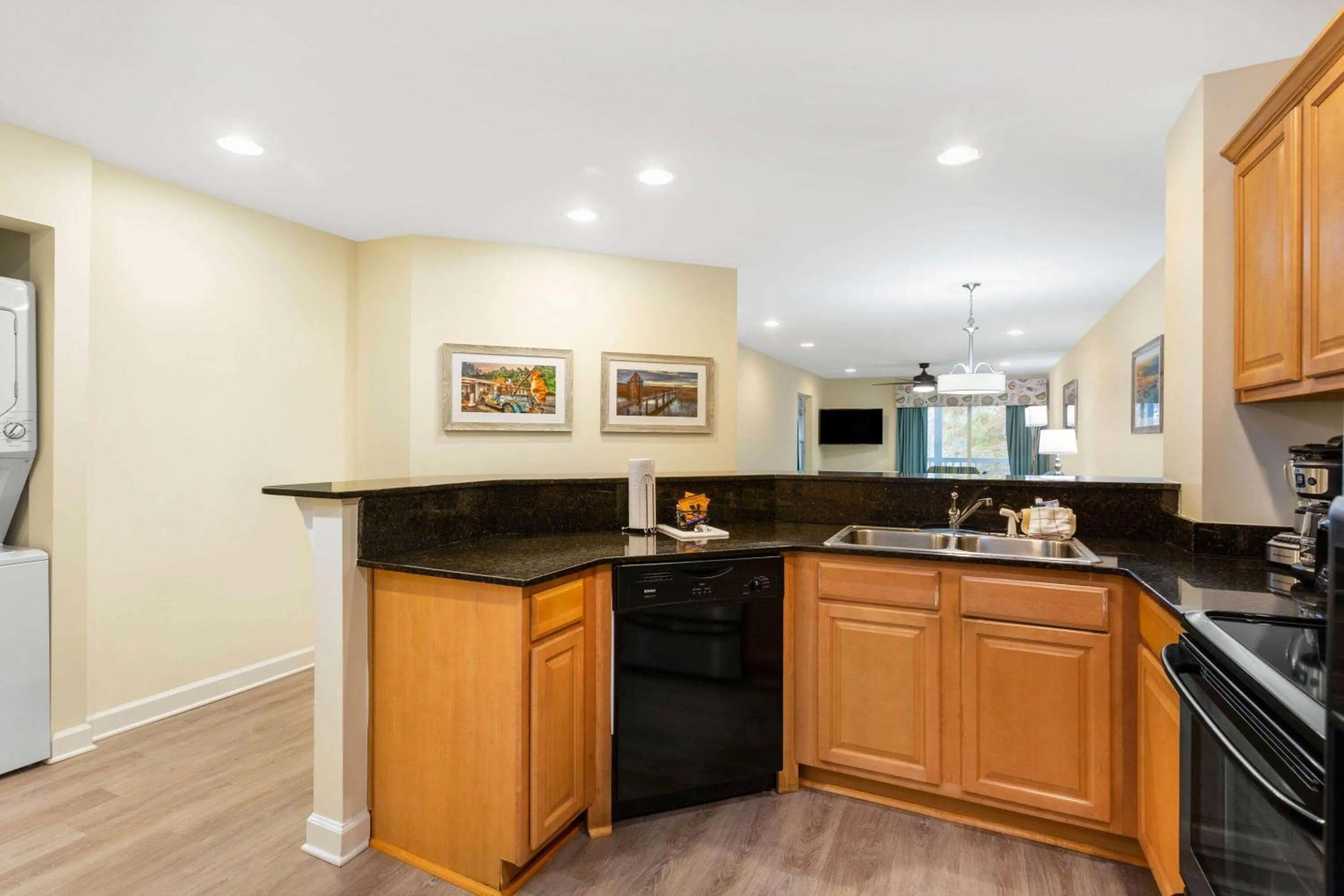 Bed, Kitchen/Kitchenette in Ellington at Wachesaw Plantation East a Ramada by Wyndham