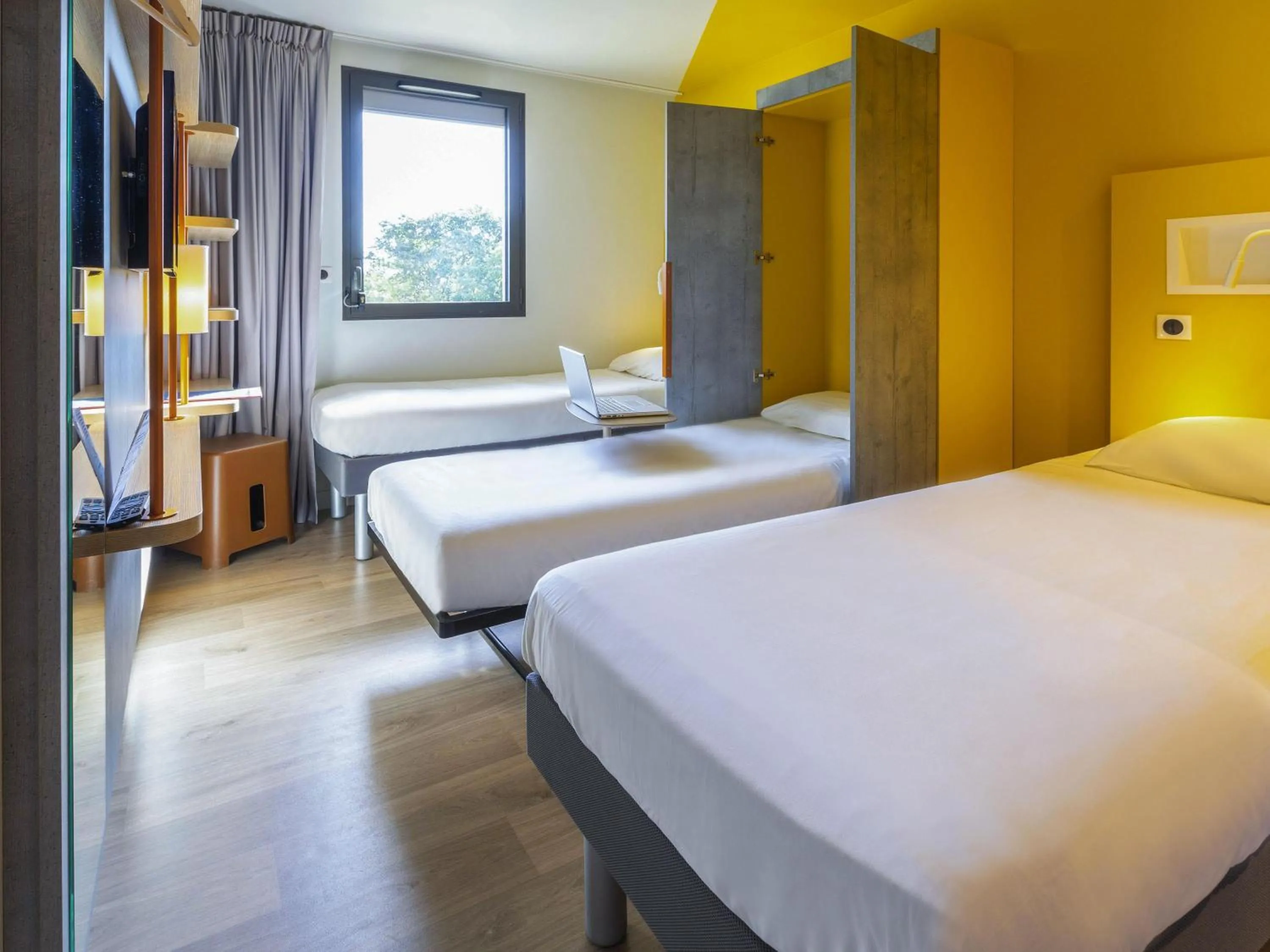 Bedroom, Bed in ibis budget Rennes Rte Lorient