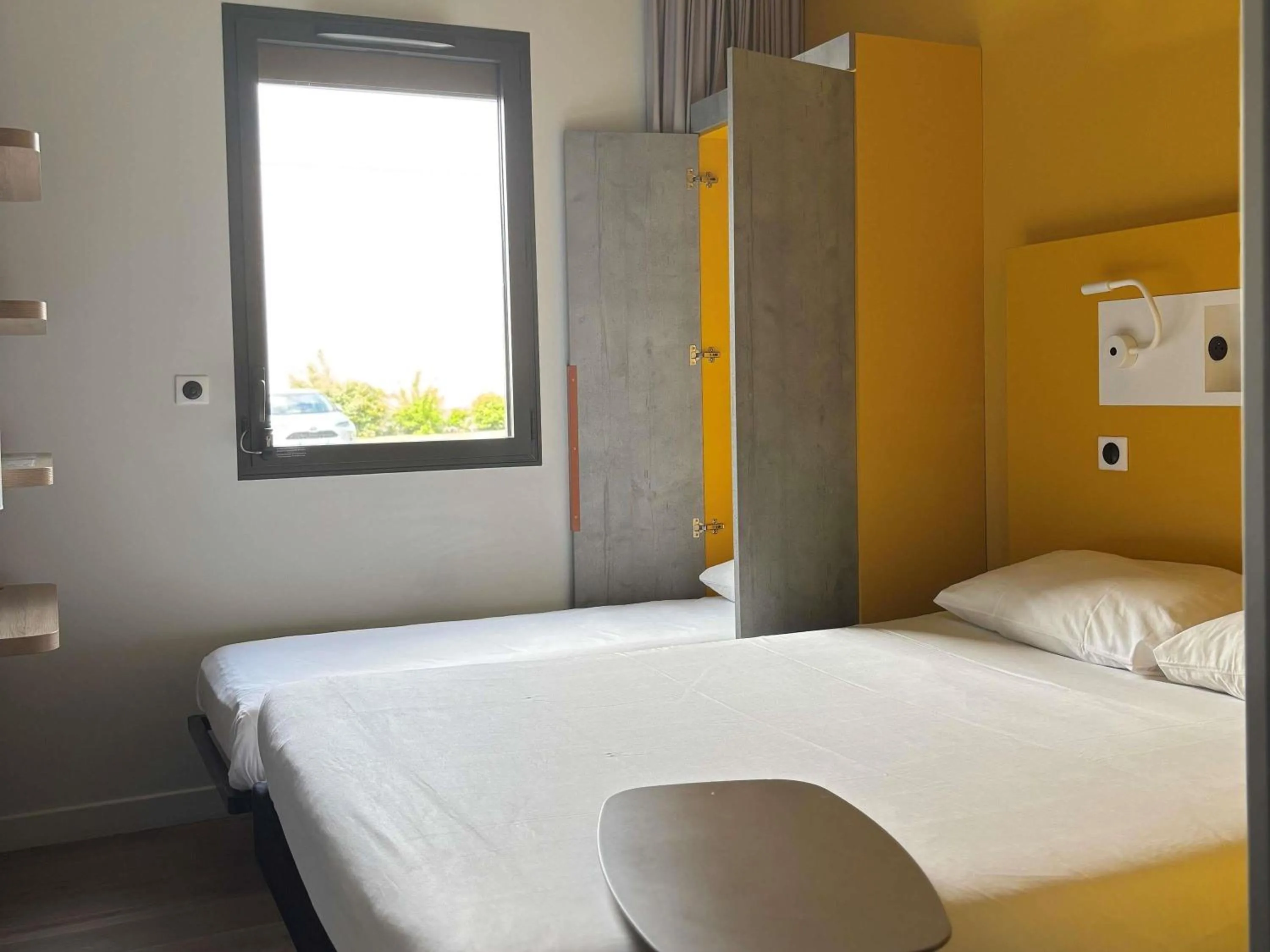 Bedroom, Bed in ibis budget Rennes Rte Lorient