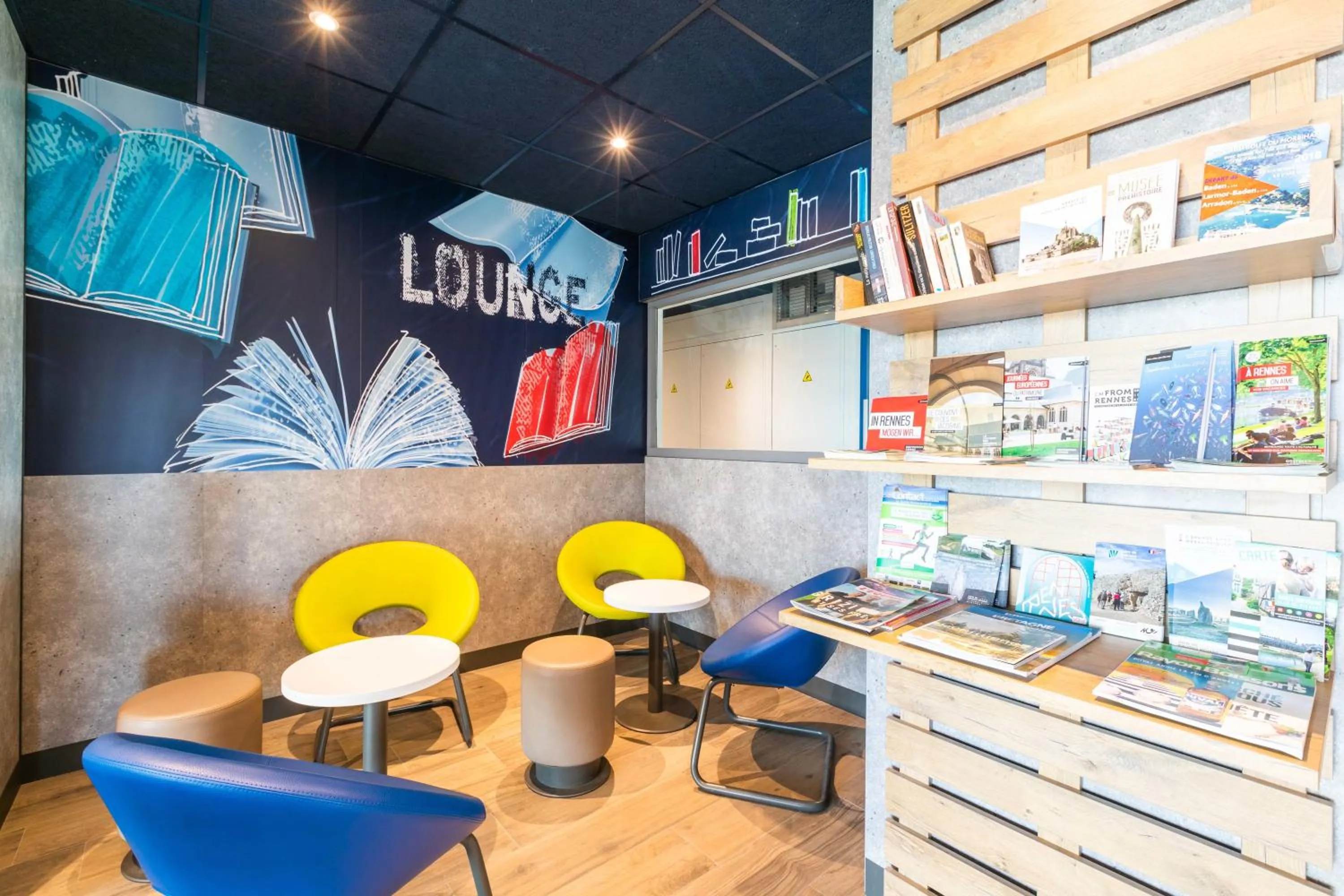 Lounge or bar in ibis budget Rennes Rte Lorient