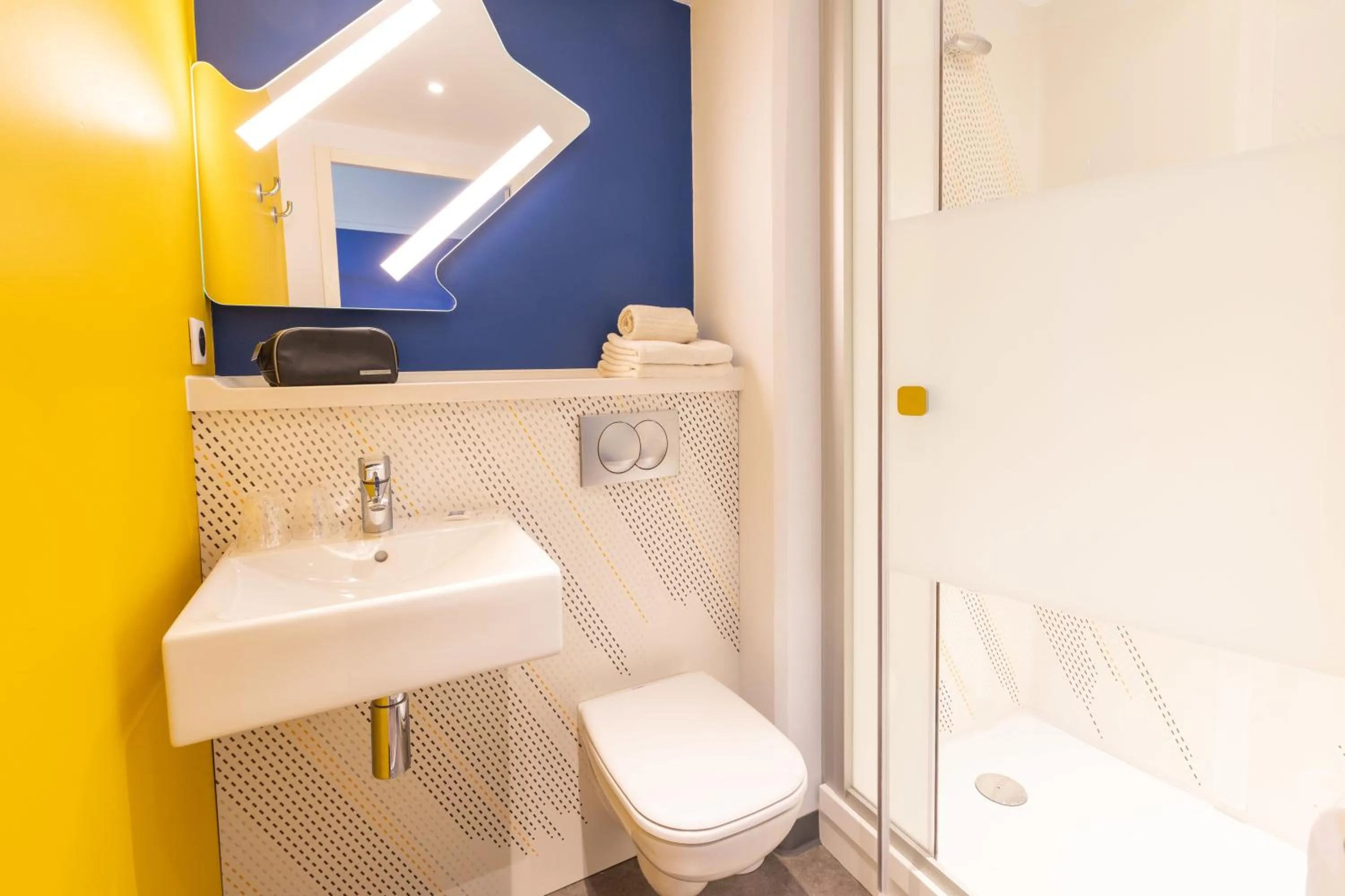 Bathroom in ibis budget Rennes Rte Lorient