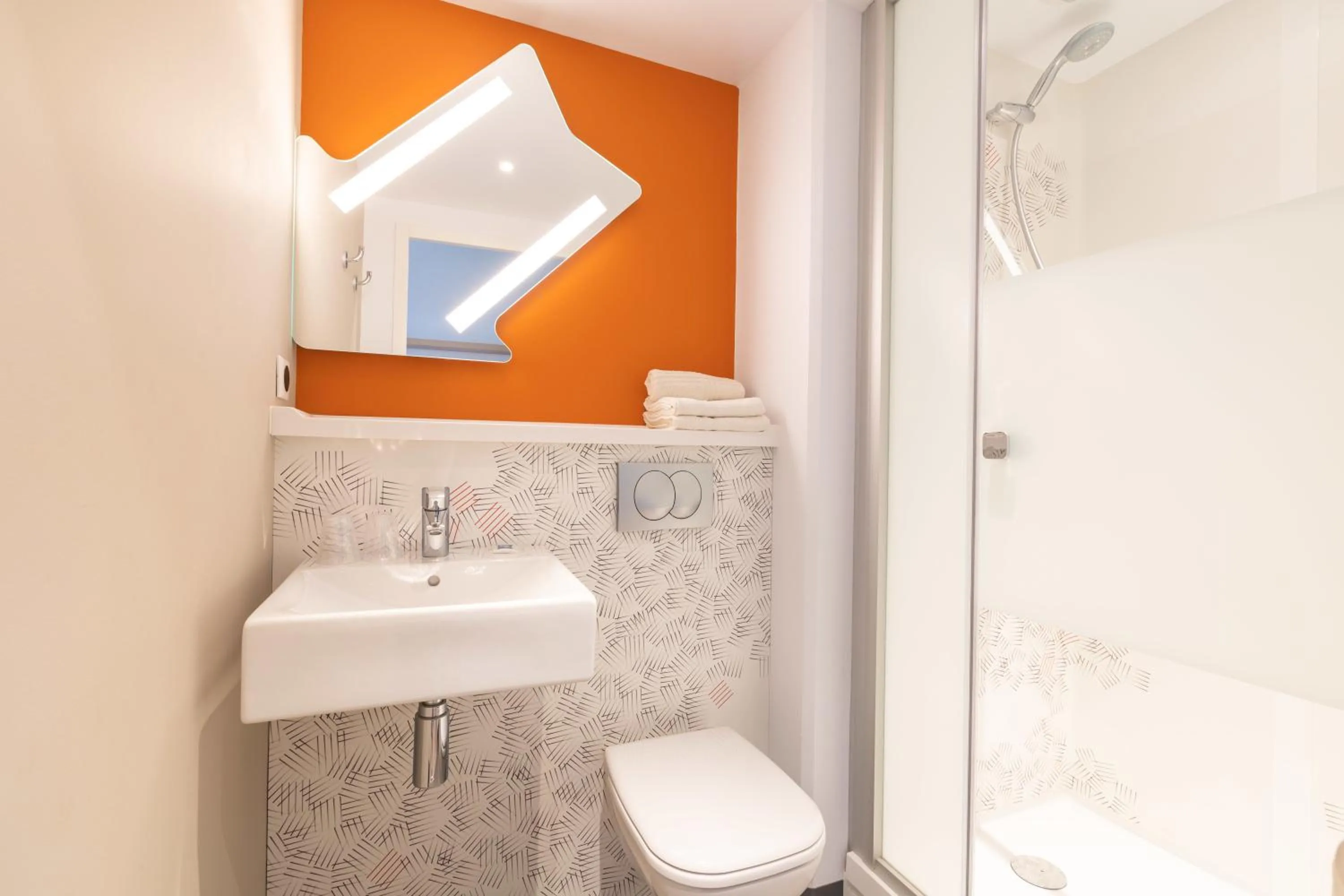 Bathroom in ibis budget Rennes Rte Lorient