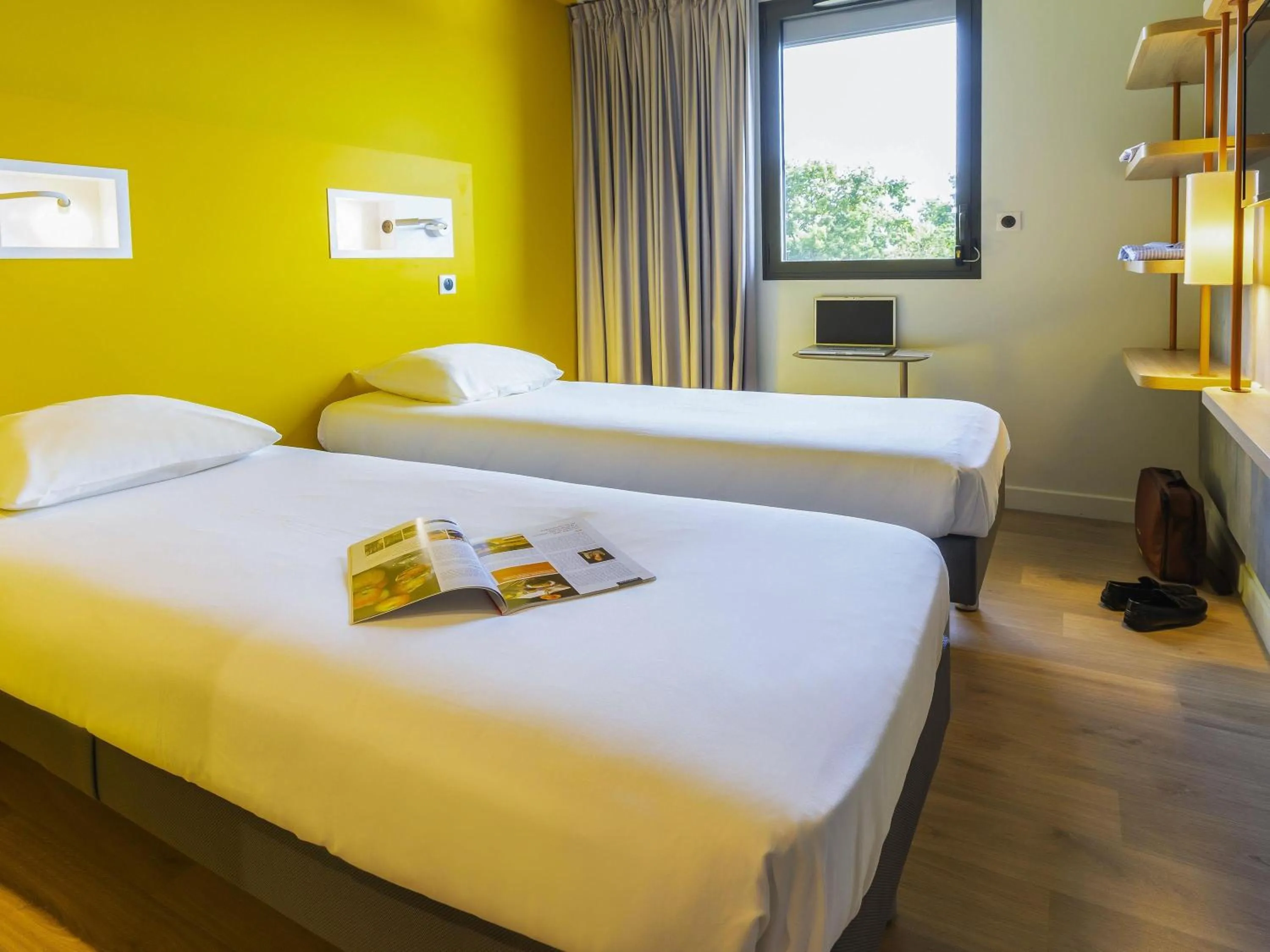 Bedroom, Bed in ibis budget Rennes Rte Lorient