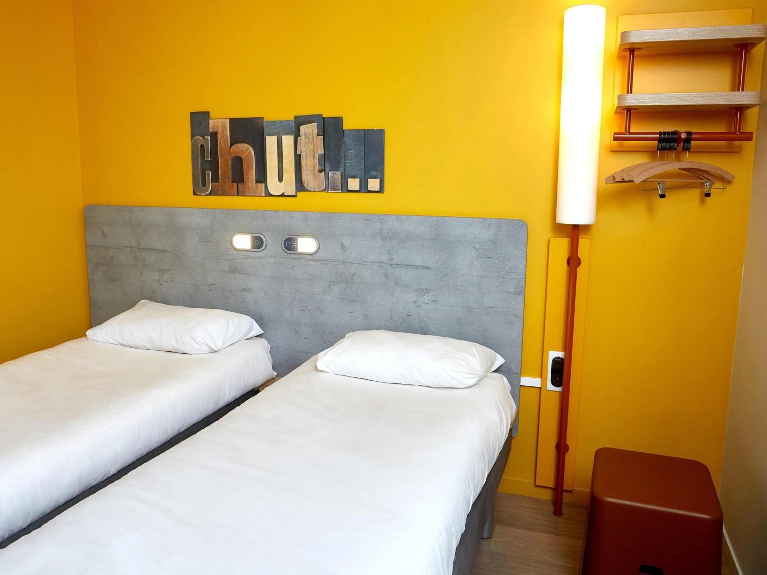 Bedroom, Bed in ibis budget Auxerre Centre
