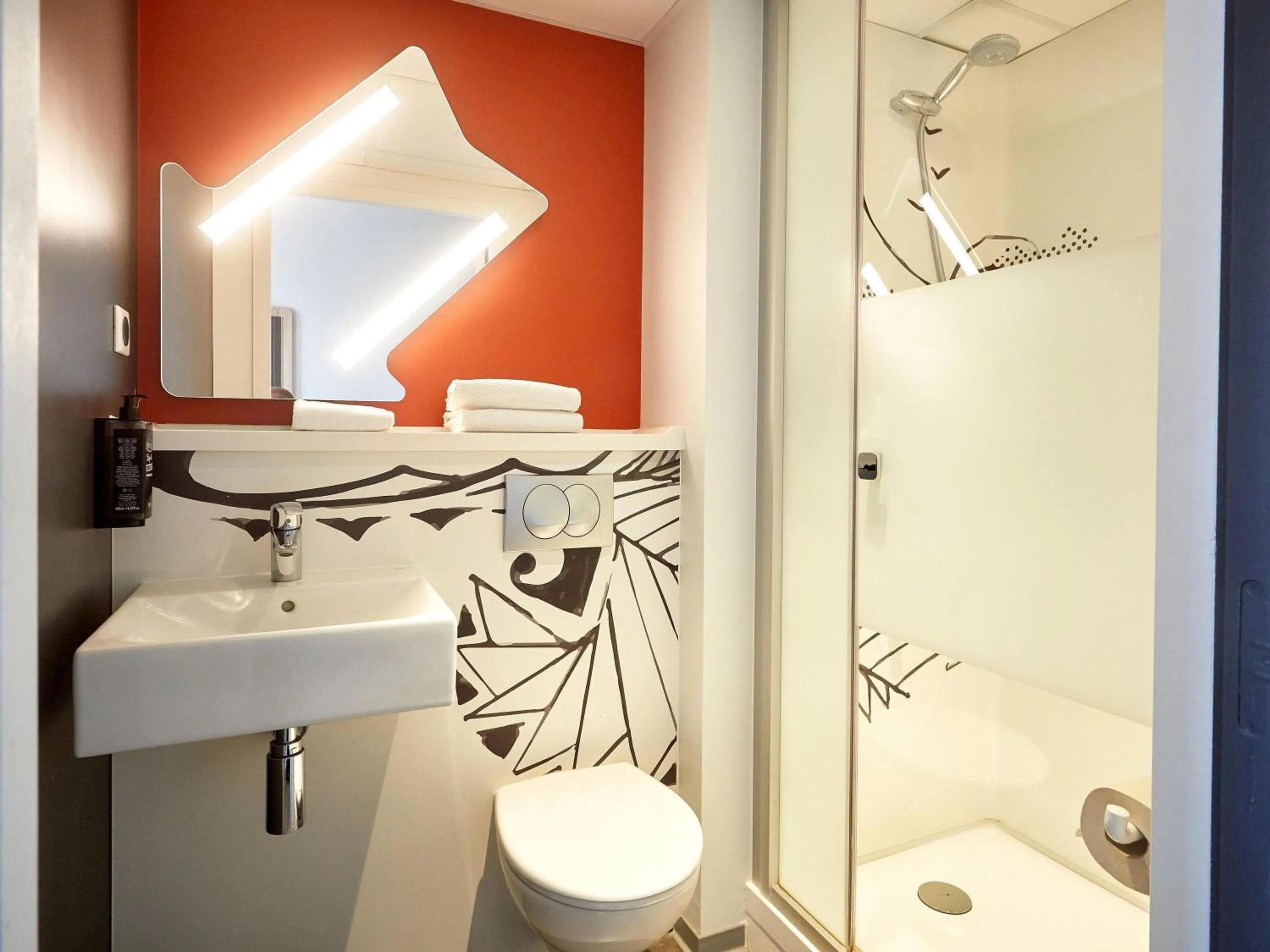 Bedroom in ibis budget Auxerre Centre