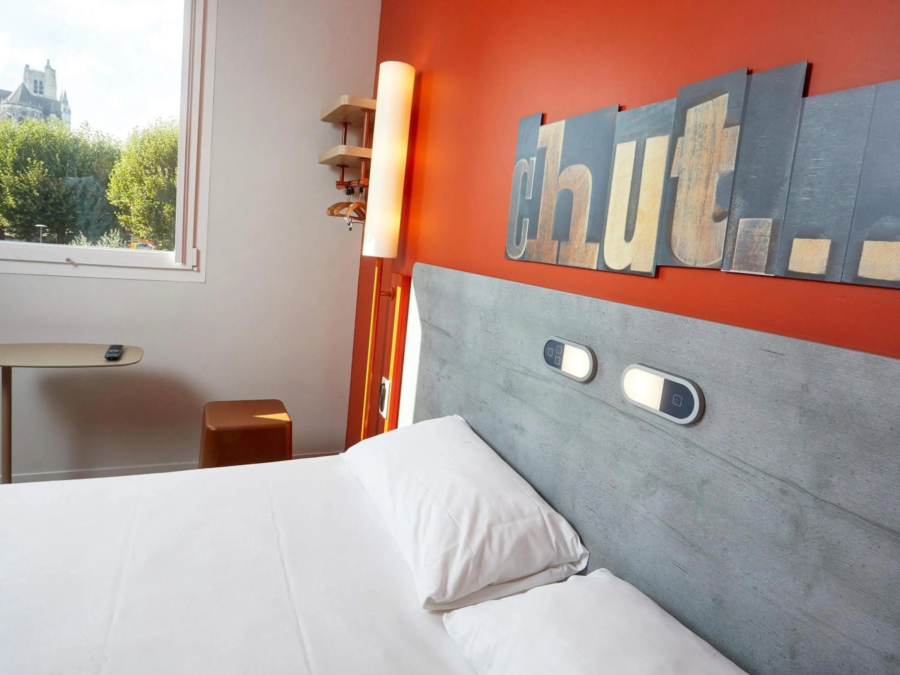 Bedroom, Bed in ibis budget Auxerre Centre