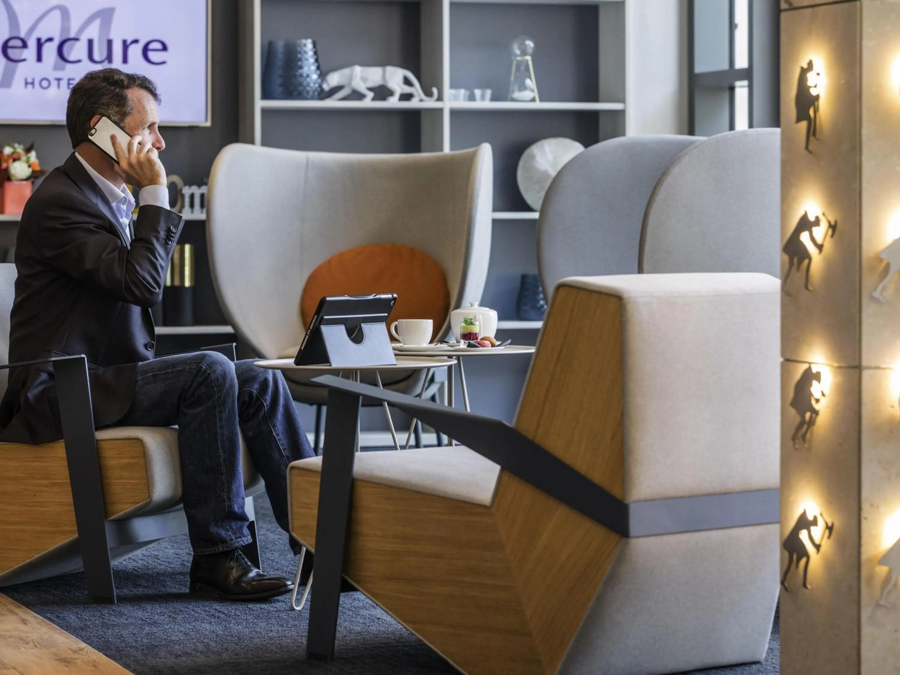 Lounge or bar in Mercure Beauvais Centre Cathédrale
