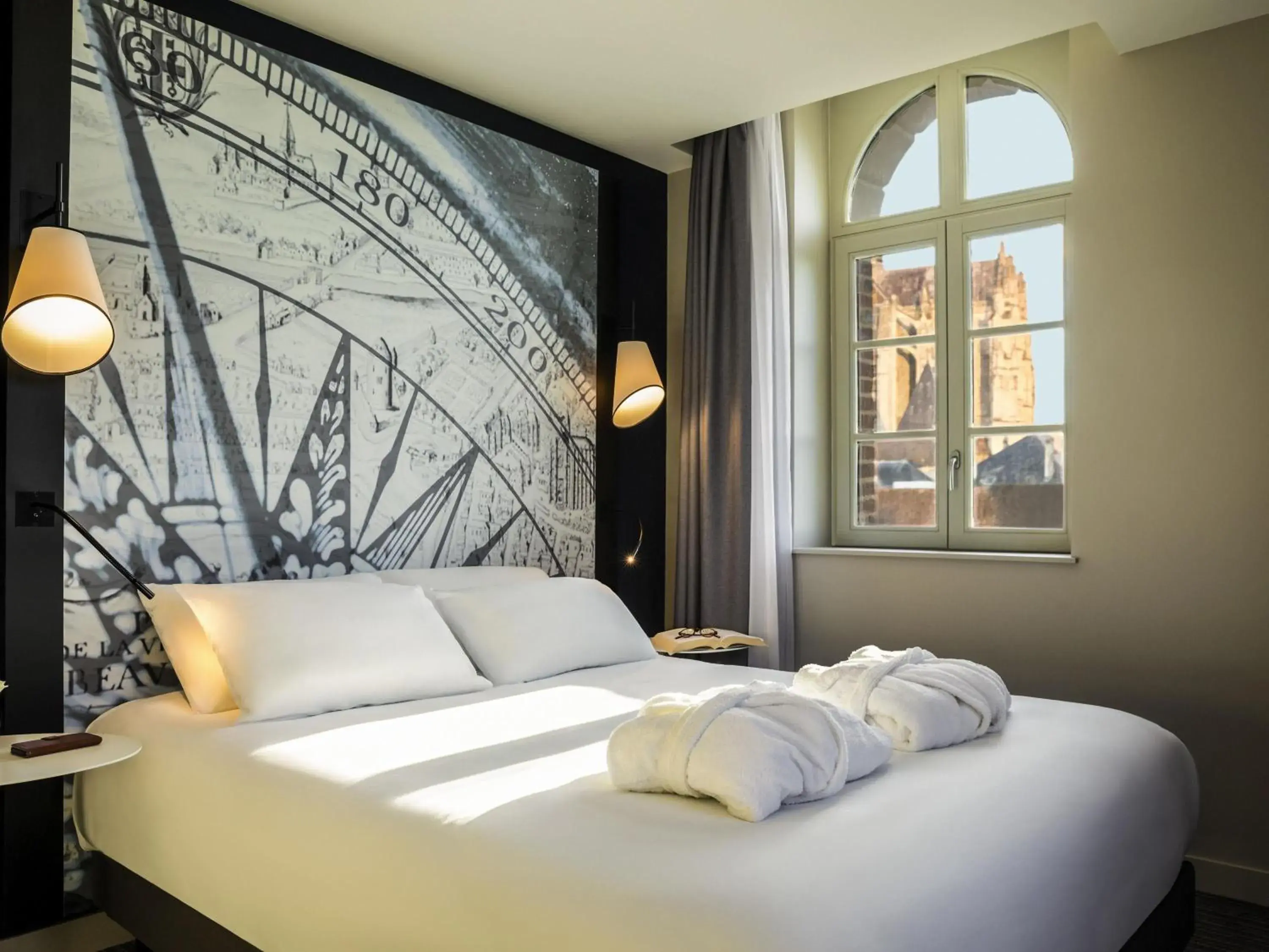 Privilege Room Cathedral view with 1 double bed 160 x 200 in Mercure Beauvais Centre Cathédrale Privilege Room Cathedral view with 1 double bed 160 x 200 in Mercure Beauvais Centre Cathédrale