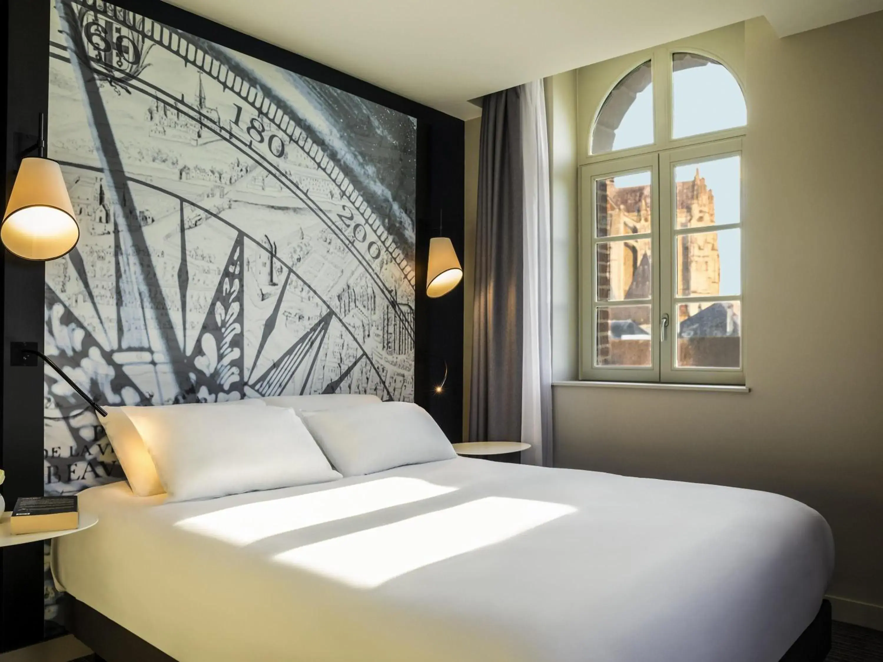 Privilege Room Cathedral view with 1 double bed 160 x 200 in Mercure Beauvais Centre Cathédrale Privilege Room Cathedral view with 1 double bed 160 x 200 in Mercure Beauvais Centre Cathédrale