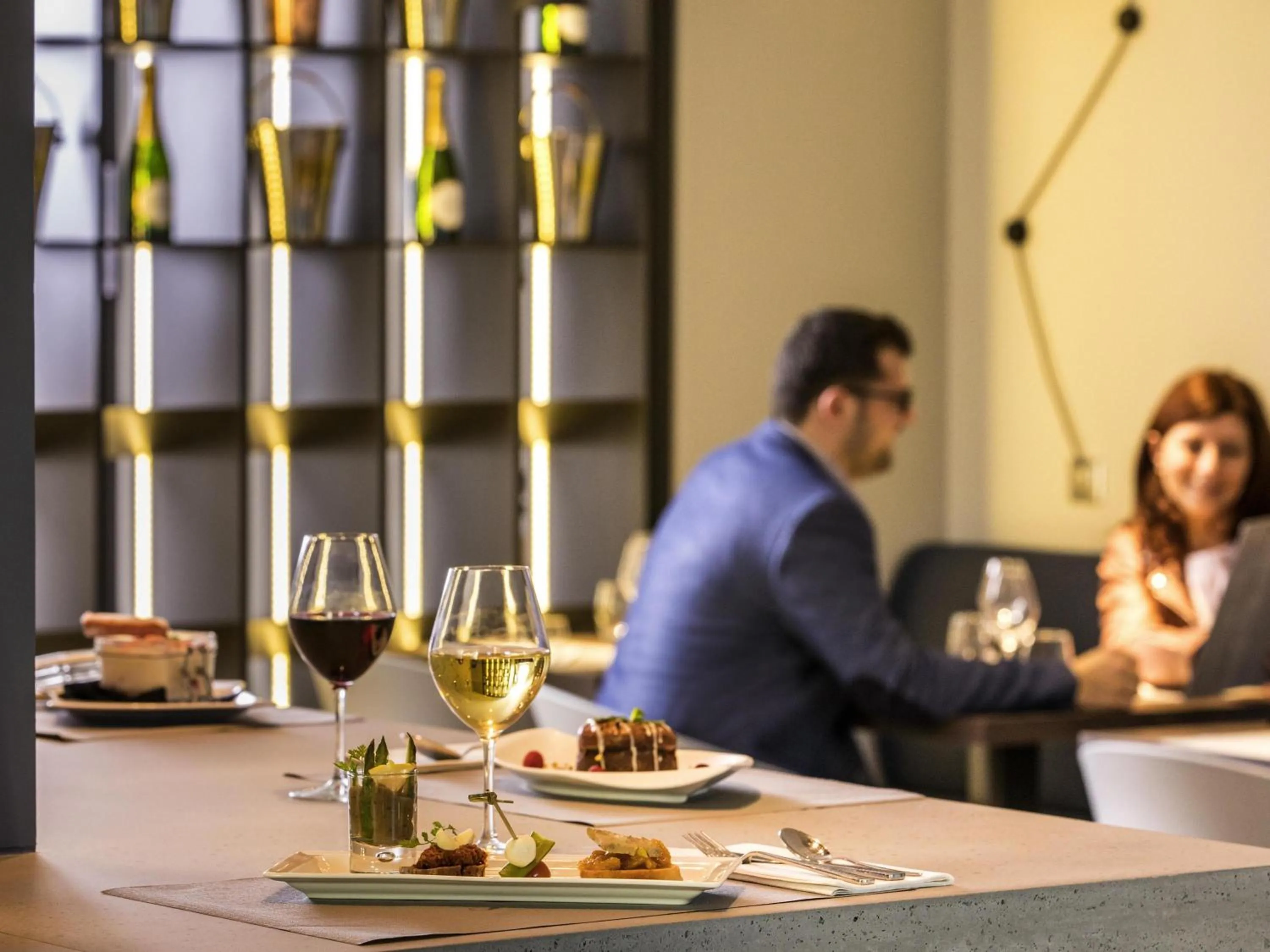 Restaurant/places to eat in Mercure Beauvais Centre Cathédrale