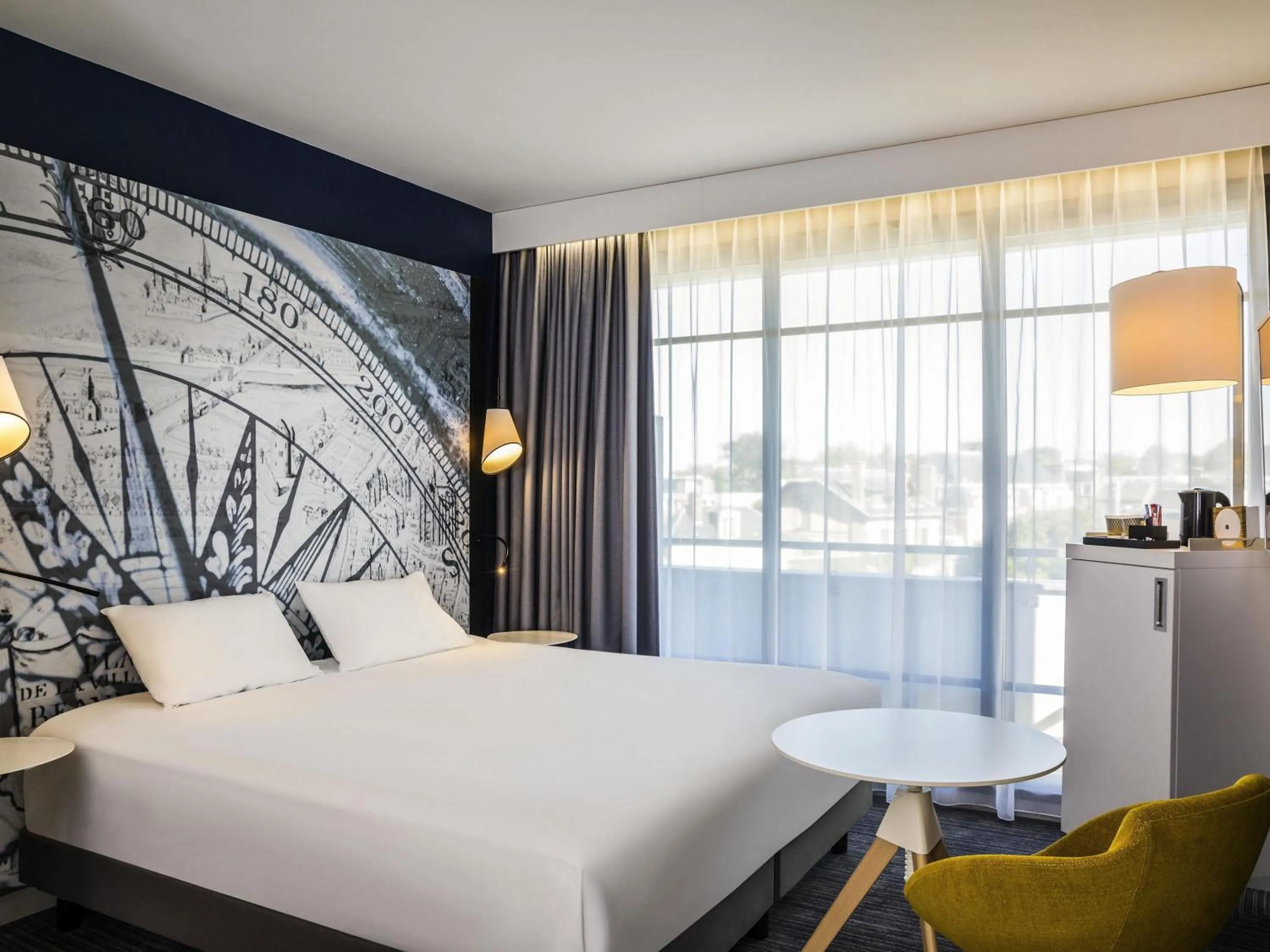 Bedroom, Bed in Mercure Beauvais Centre Cathédrale