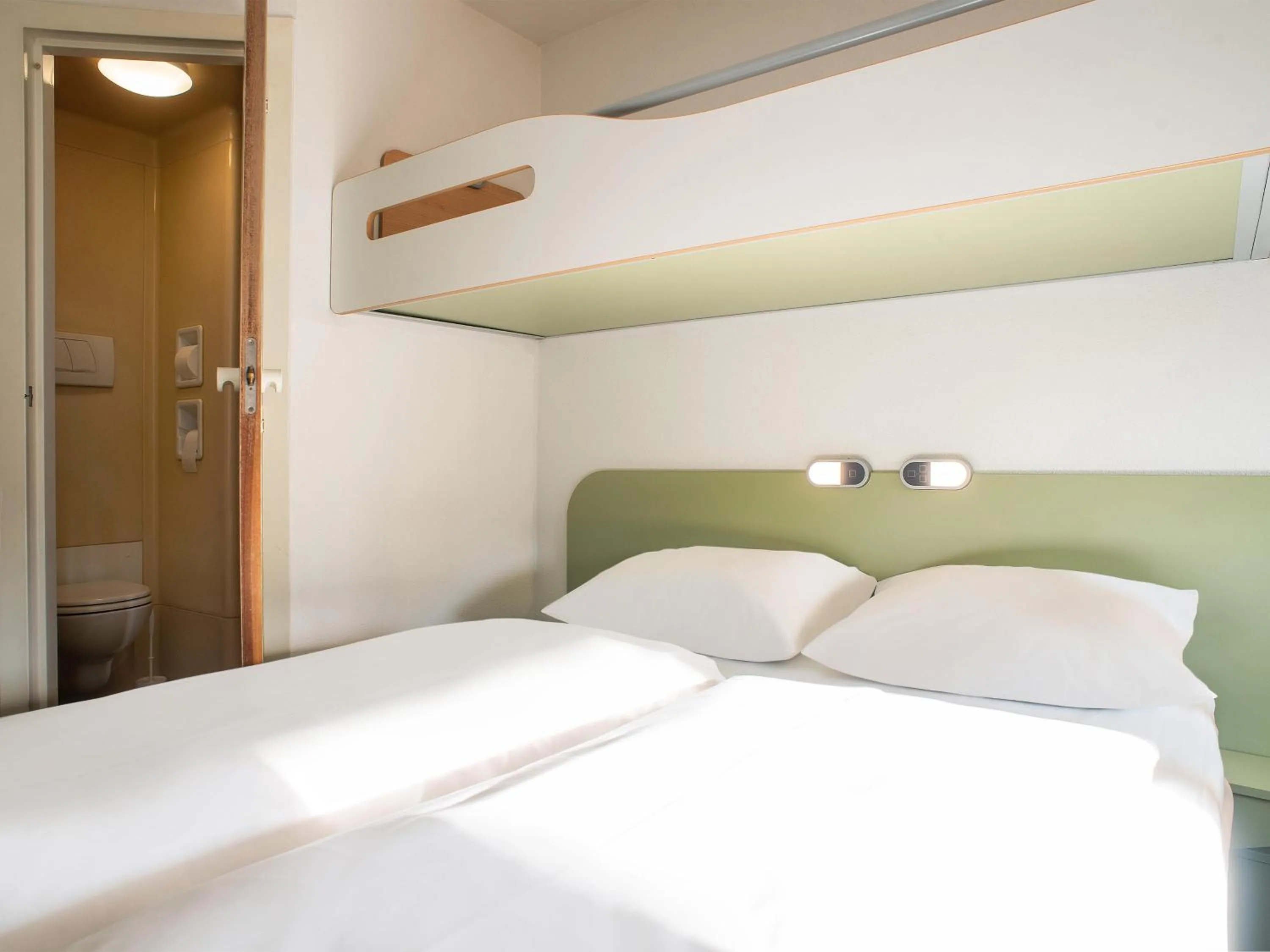 Photo of the whole room, Bed in B&B HOTEL Flensburg-City