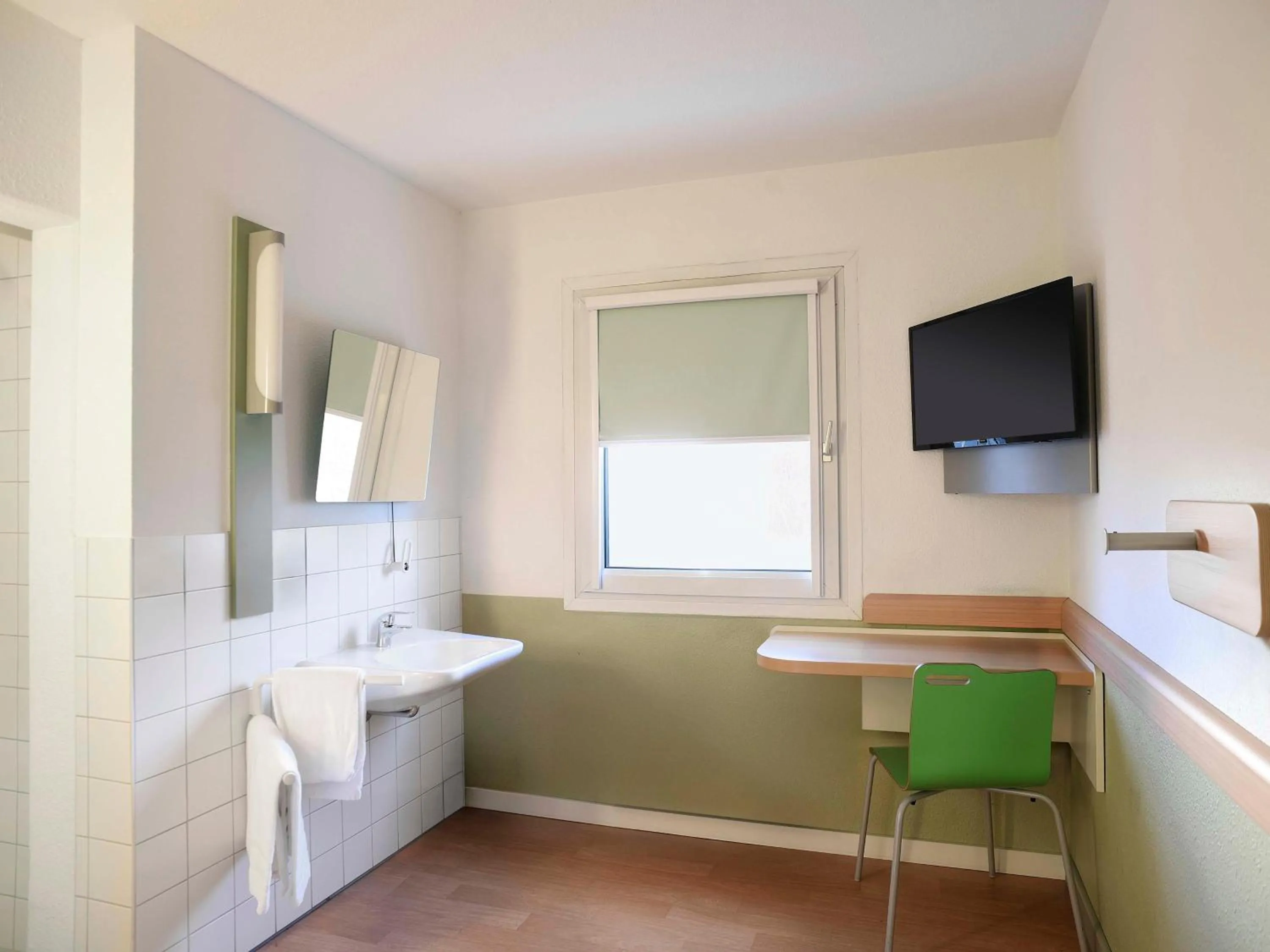 Photo of the whole room in B&B HOTEL Flensburg-City