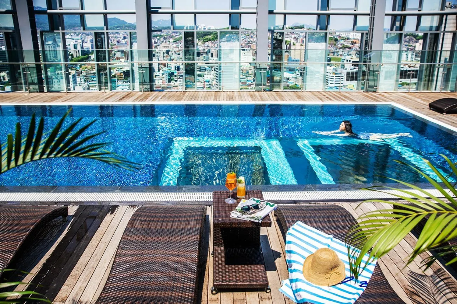 Swimming pool in Novotel Ambassador Seoul Dongdaemun Hotels & Residences