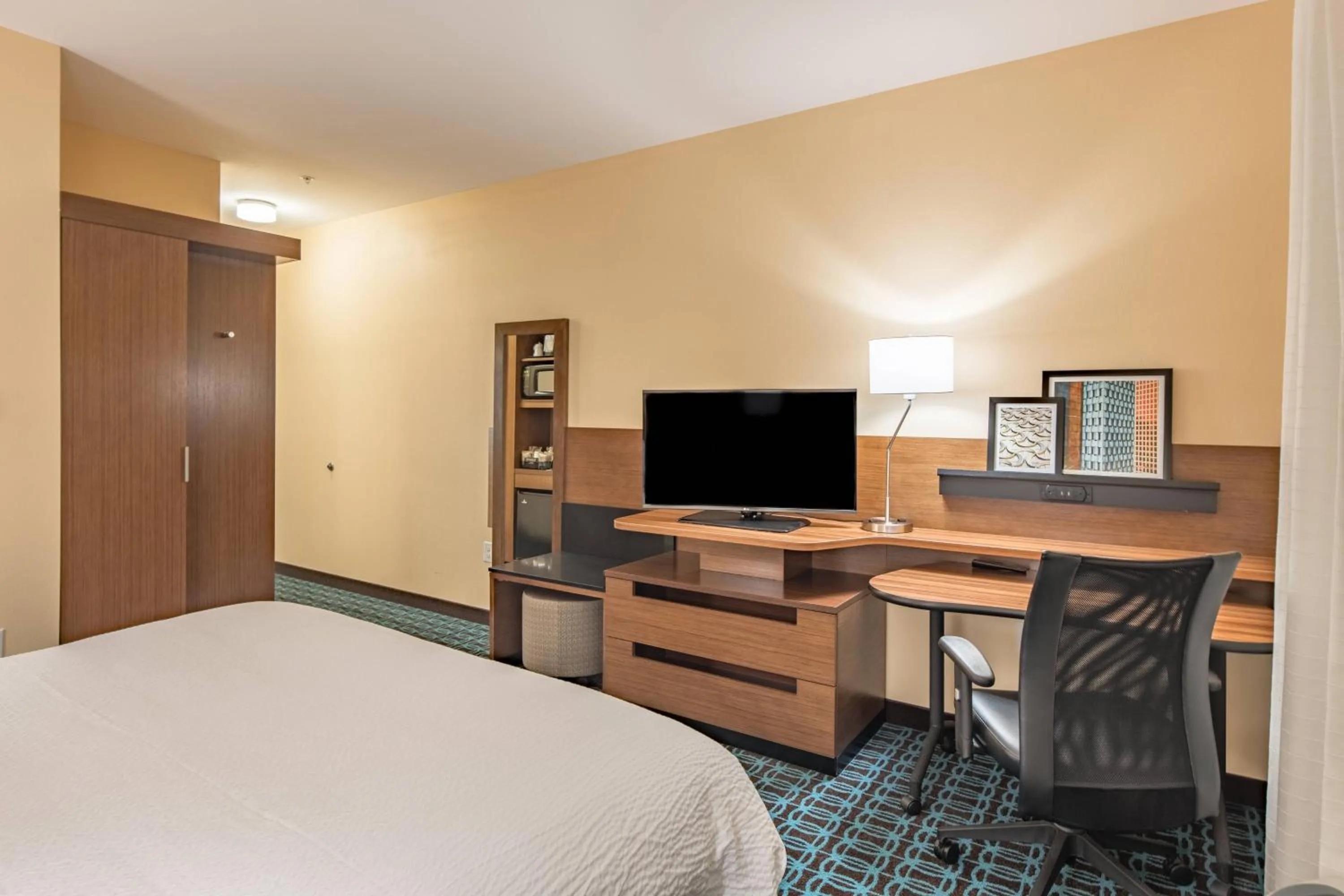 Bedroom, Bed in Fairfield Inn & Suites by Marriott Terrell