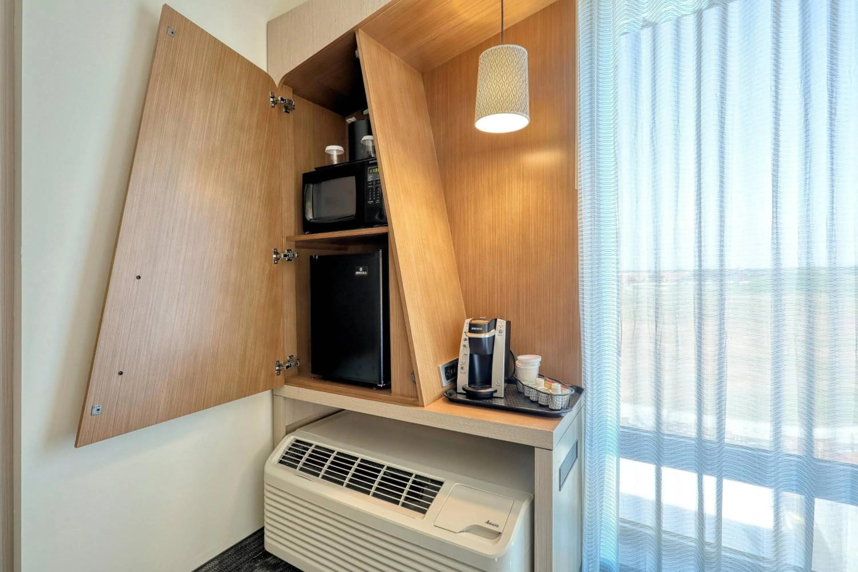 Photo of the whole room in Courtyard by Marriott North Brunswick