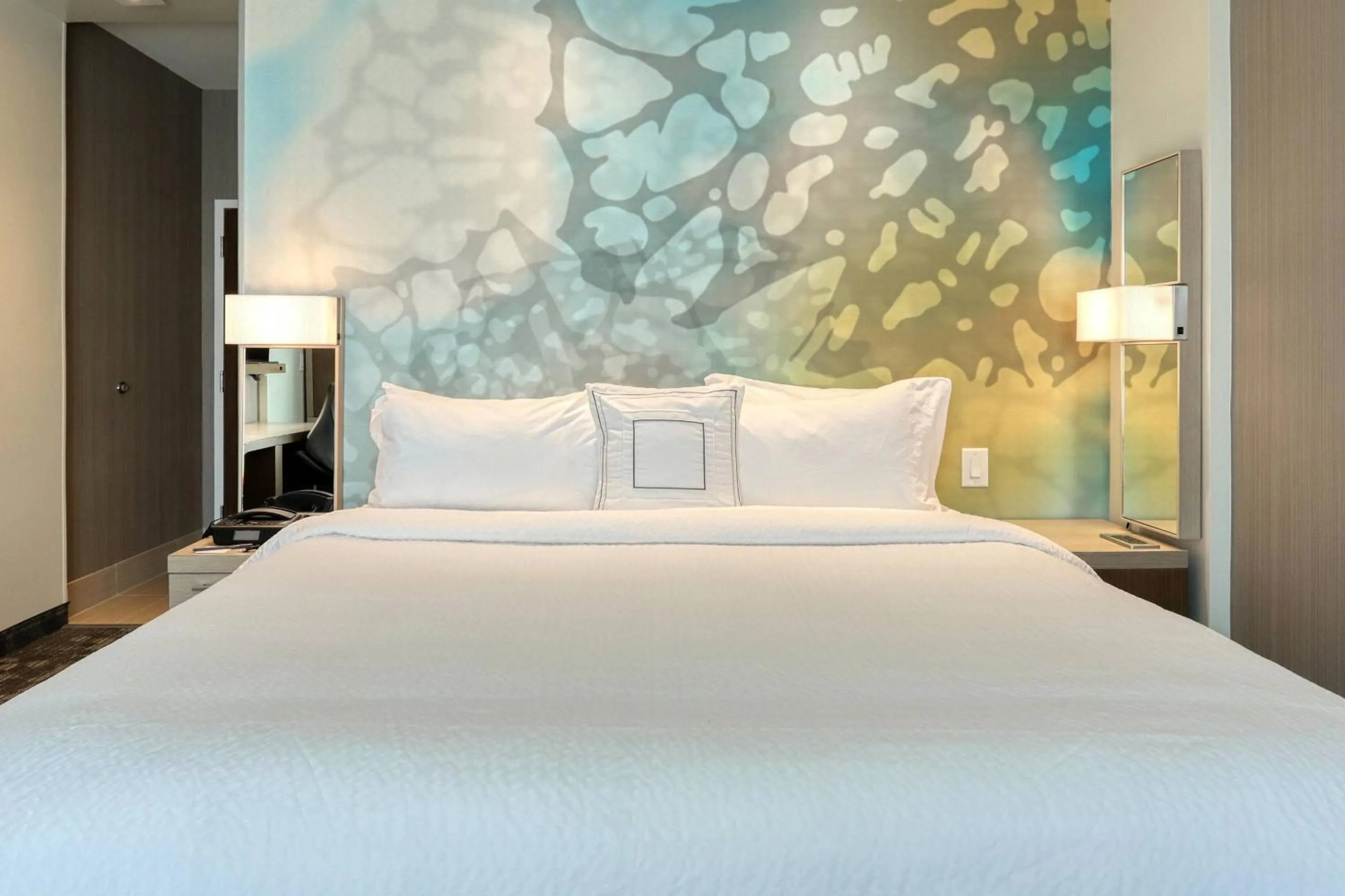 Photo of the whole room, Bed in Courtyard by Marriott North Brunswick