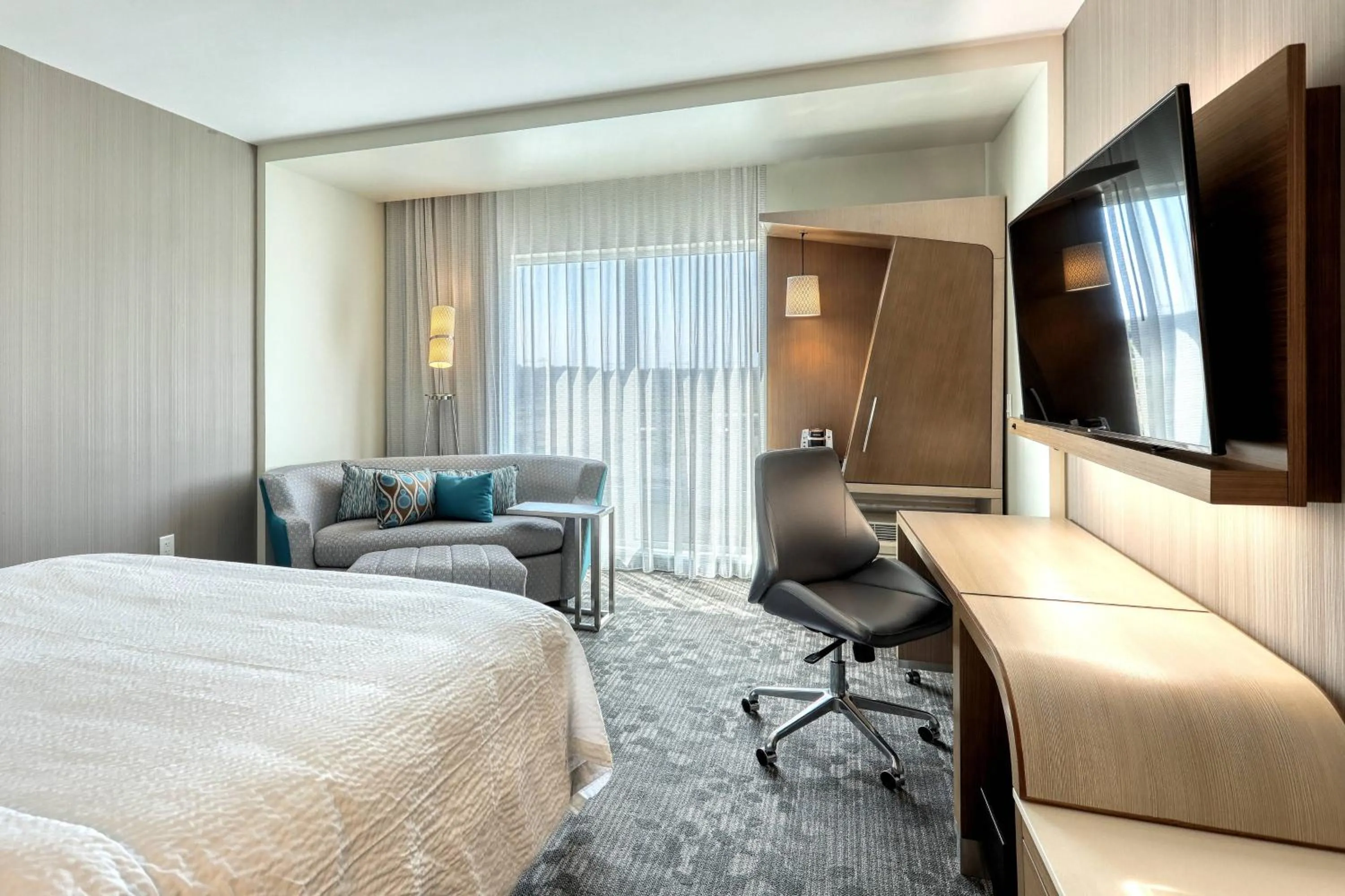 Photo of the whole room, Bed in Courtyard by Marriott North Brunswick