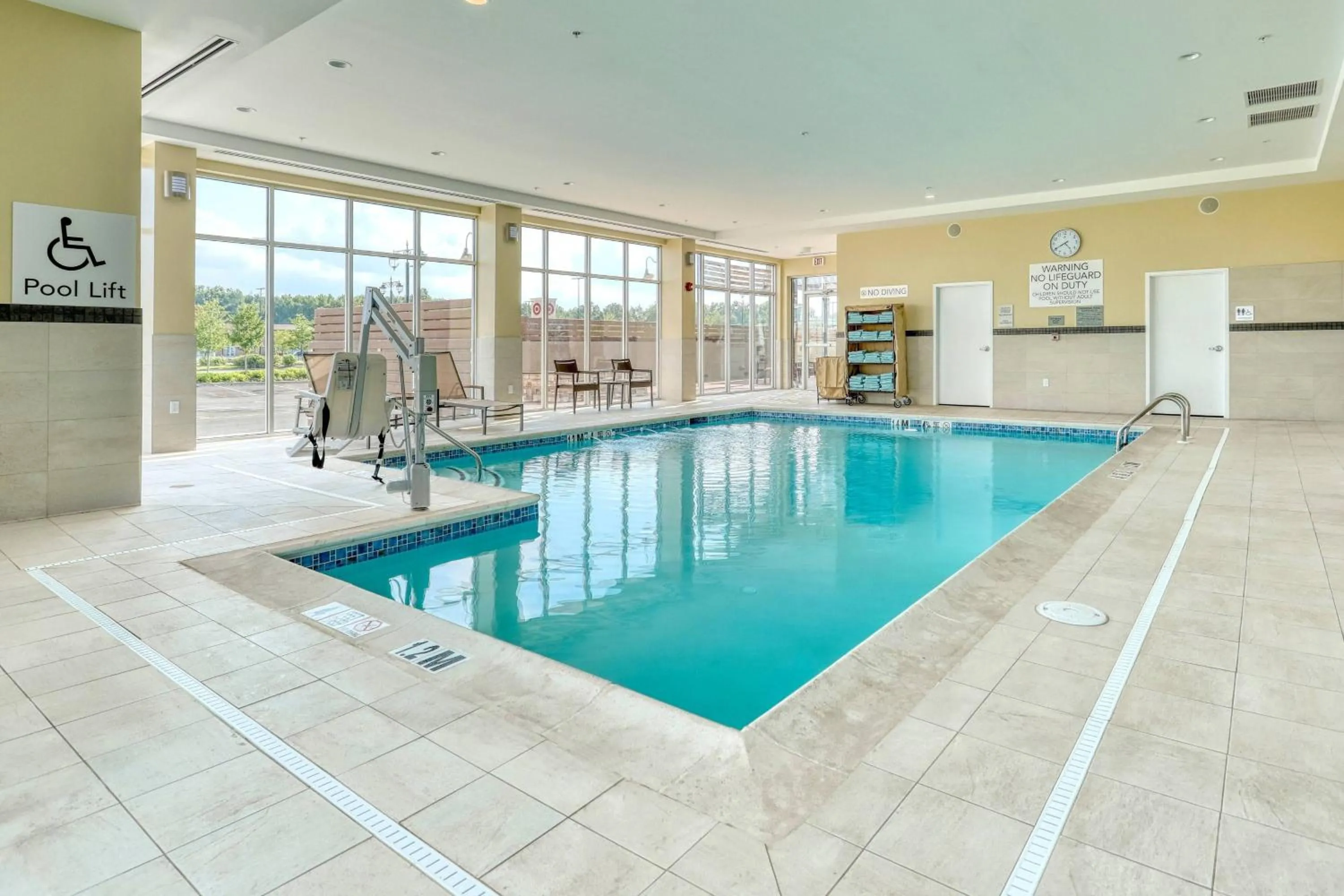 Swimming pool in Courtyard by Marriott North Brunswick