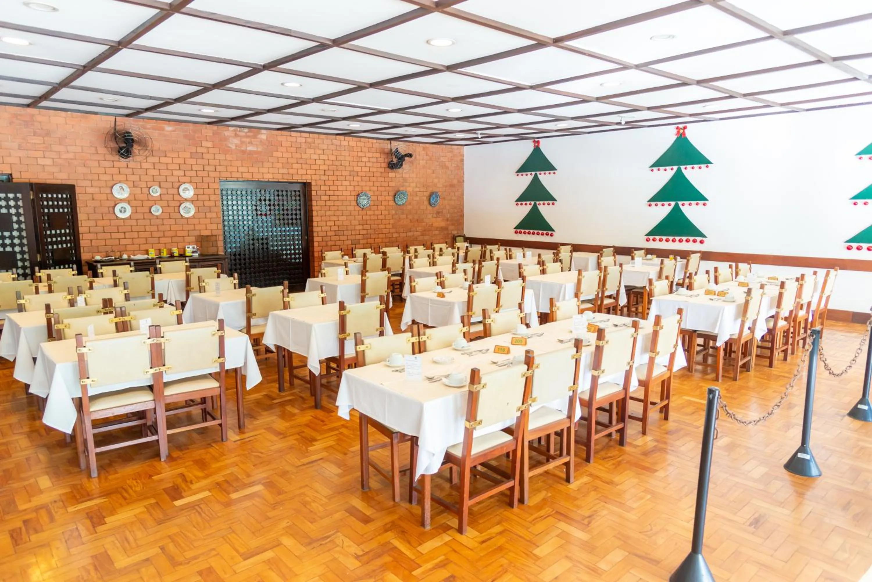 Restaurant/places to eat in VOA Hotel União