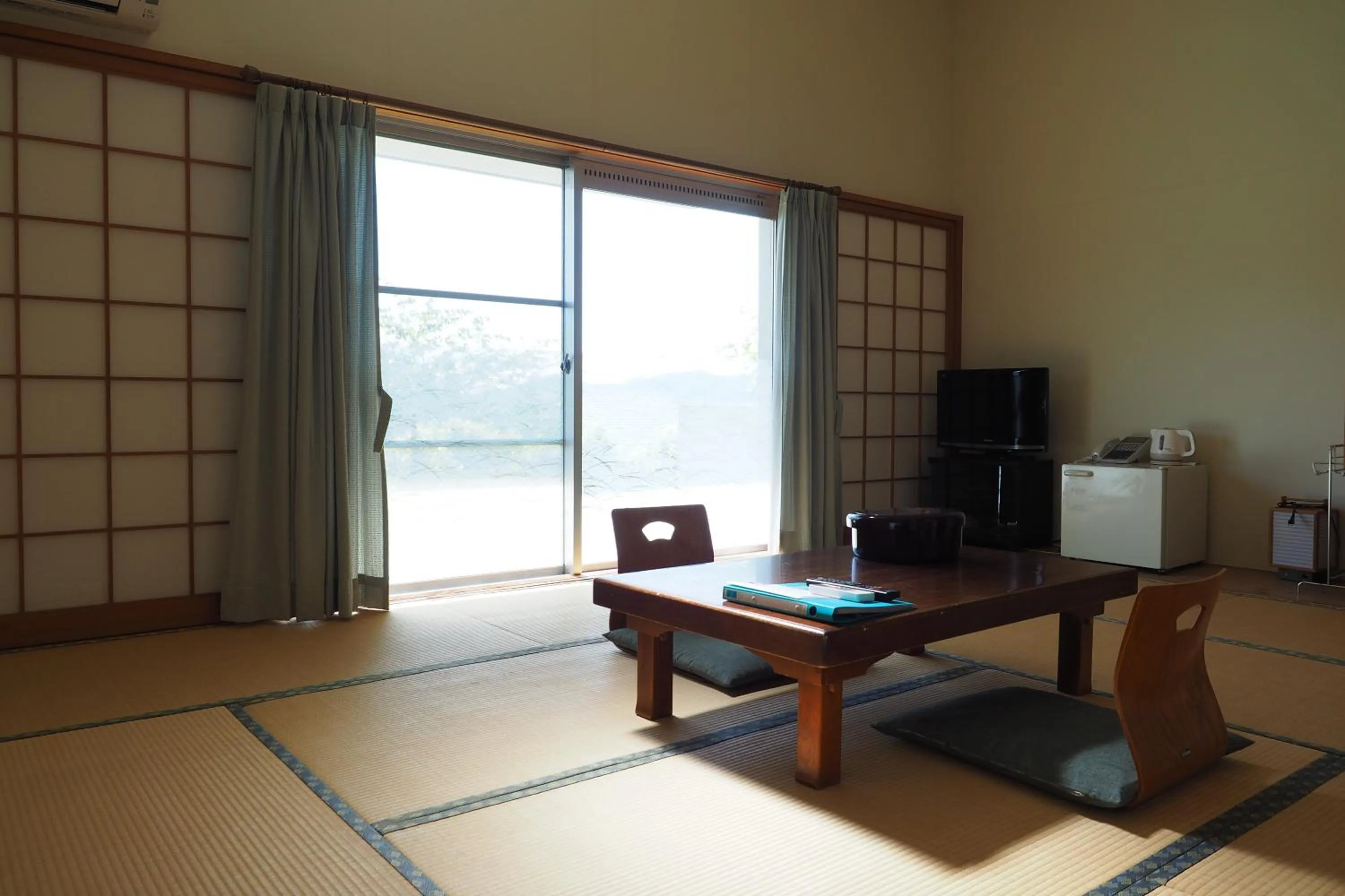 Photo of the whole room in Kokuminshukusha Shodoshima