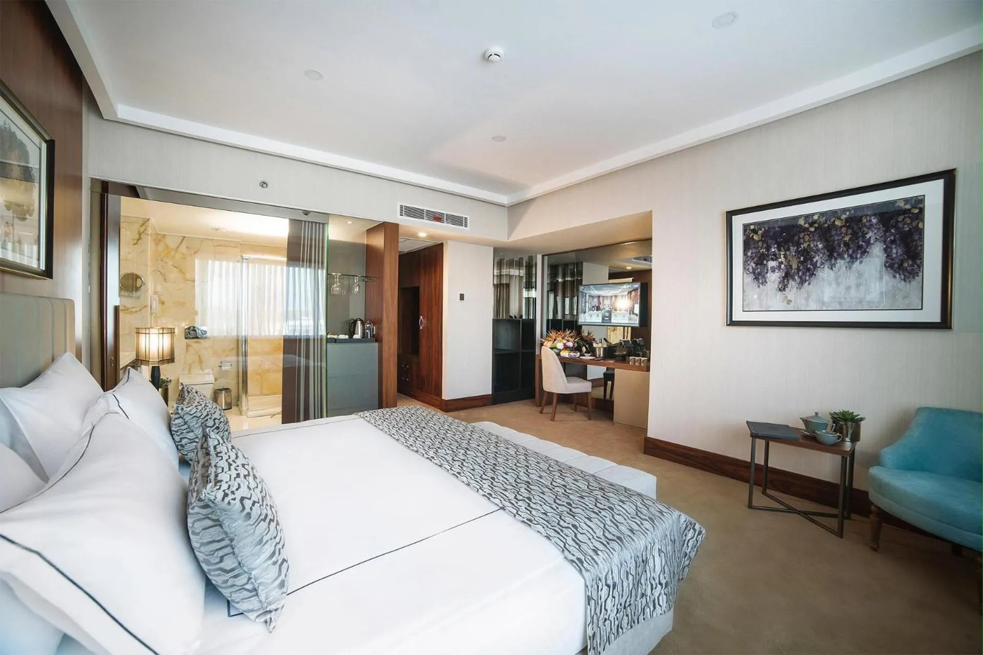 Photo of the whole room, Bed in Vogue Hotel Supreme Istanbul