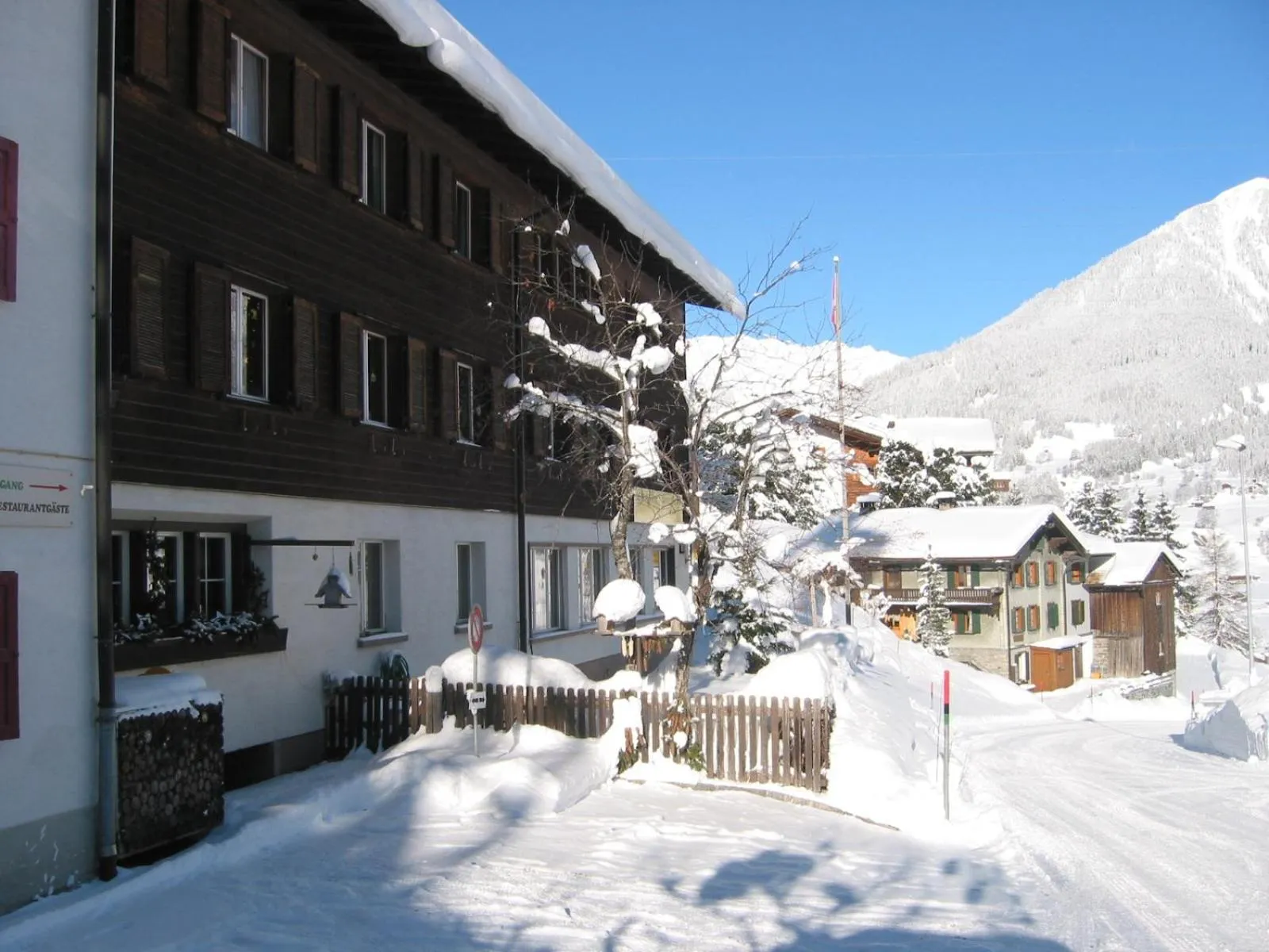 Property building in Chesa Selfranga