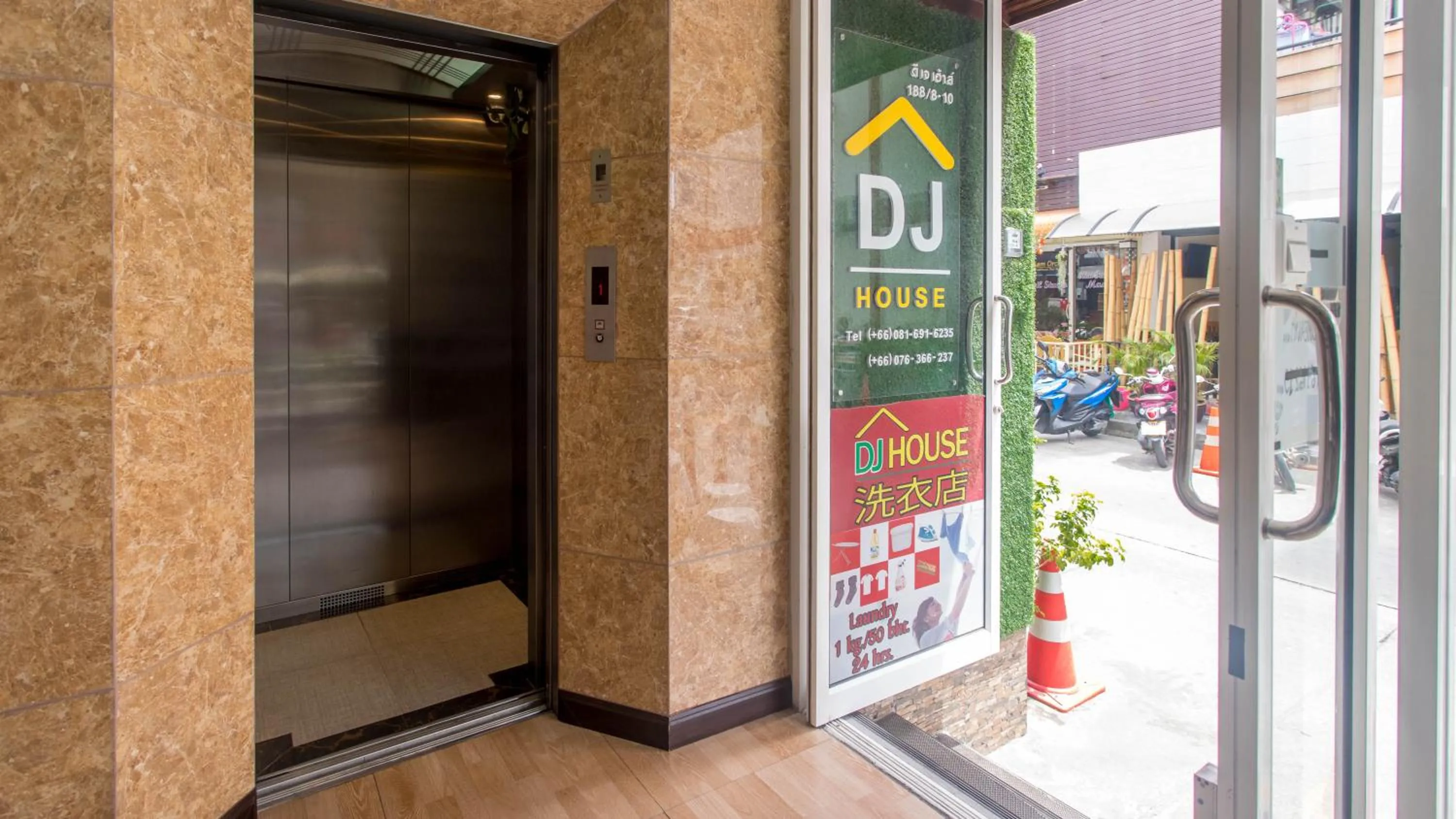 Lobby or reception in D.J. House