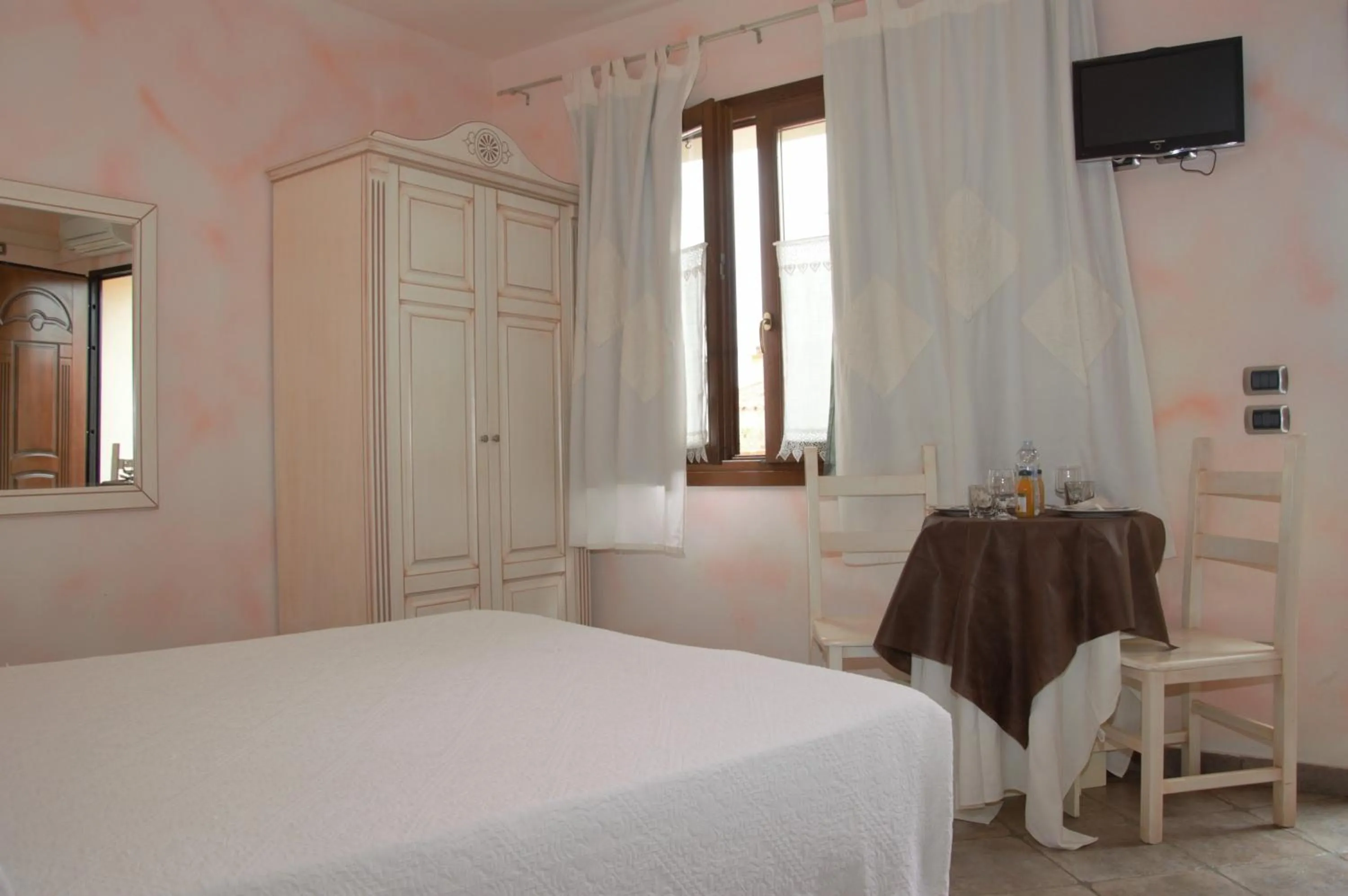 Photo of the whole room, Bed in Hotel Sa Cralla Villasimius