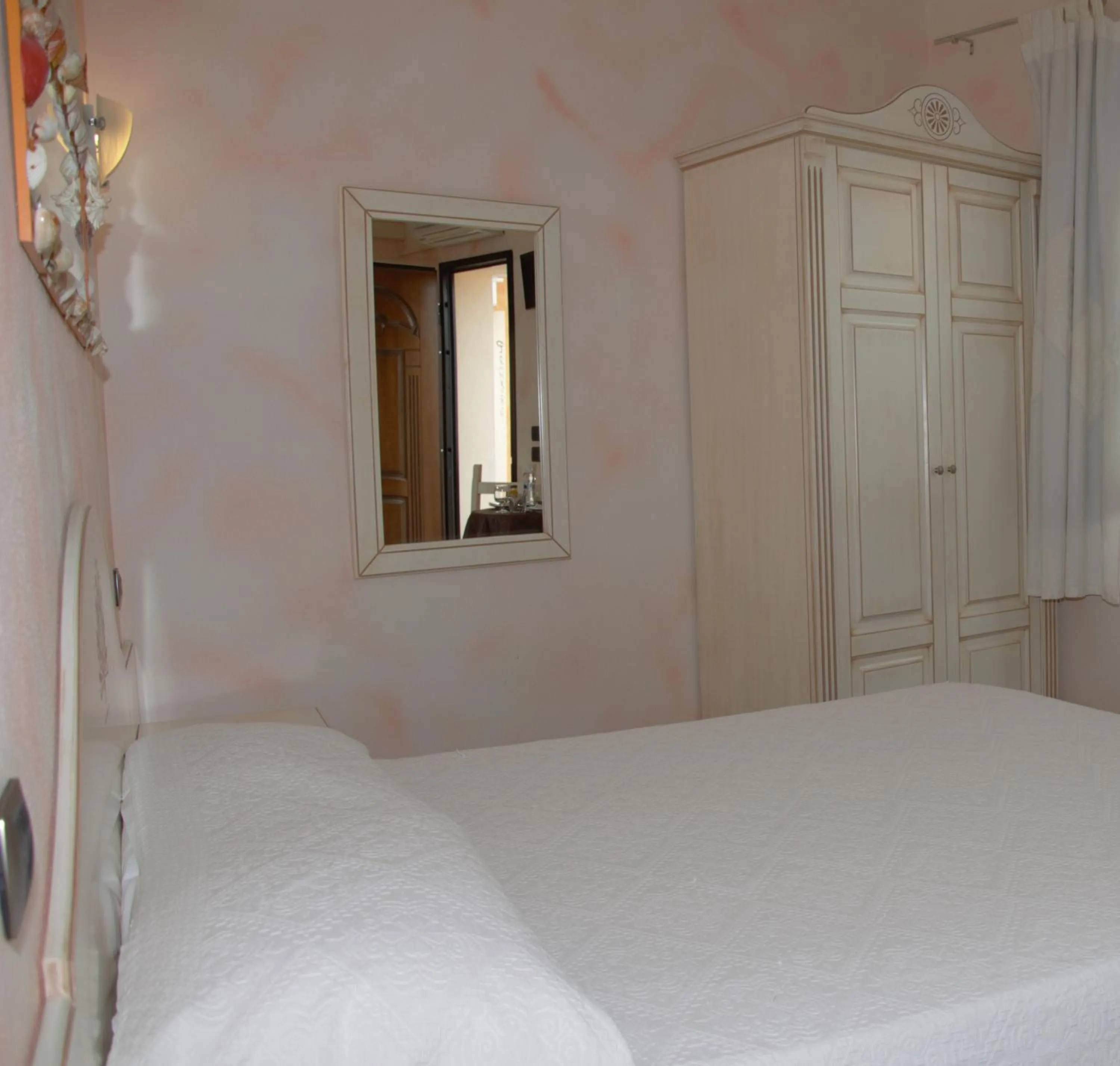 Photo of the whole room, Bed in Hotel Sa Cralla Villasimius
