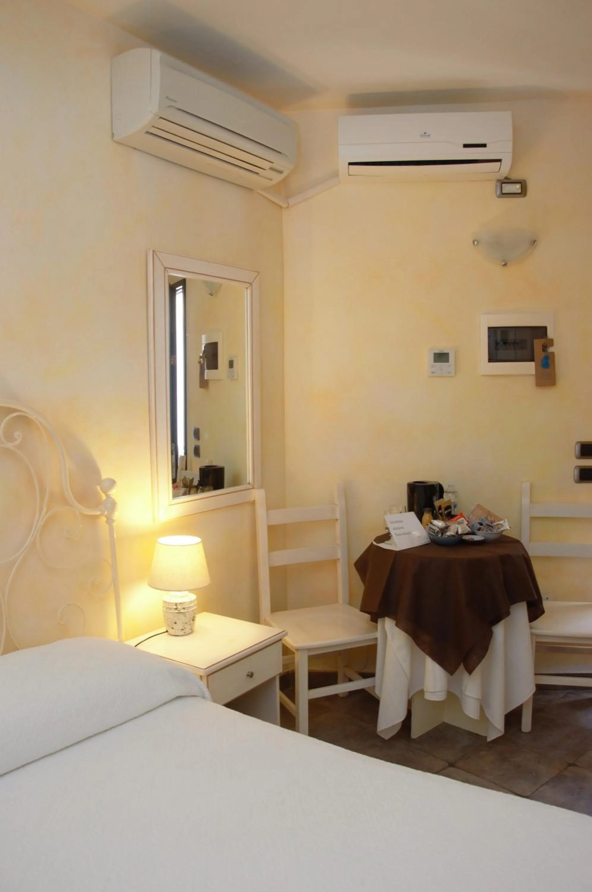 Photo of the whole room, Bed in Hotel Sa Cralla Villasimius