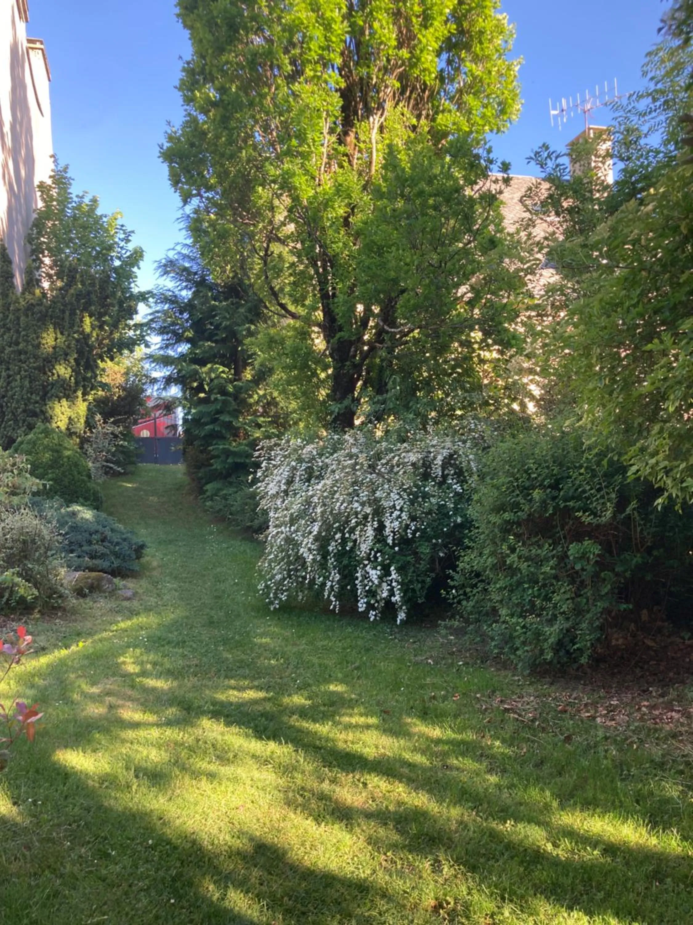 Garden in Logis Hôtel Restaurant Gilles Moreau Laguiole