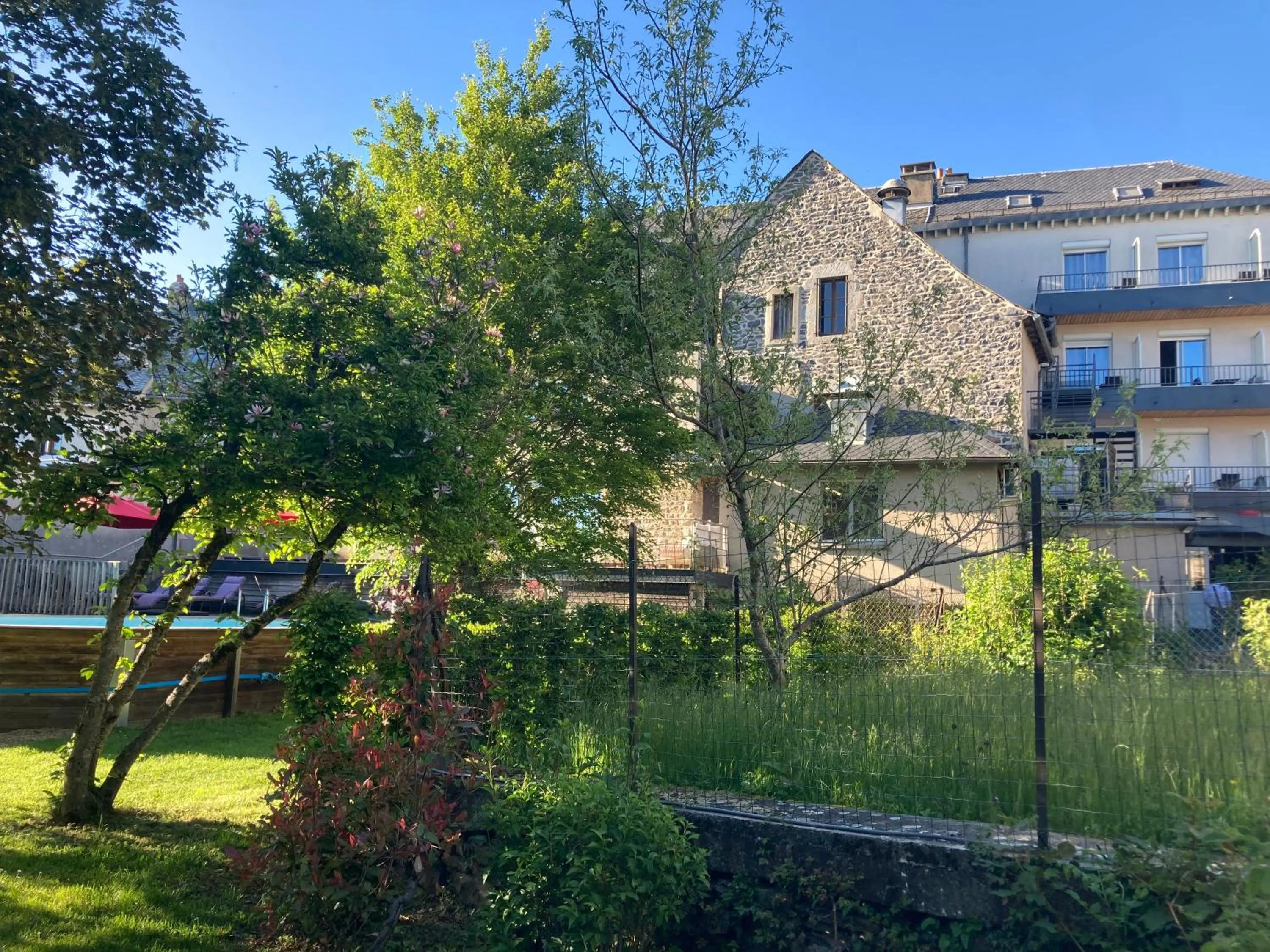 Garden in Logis Hôtel Restaurant Gilles Moreau Laguiole