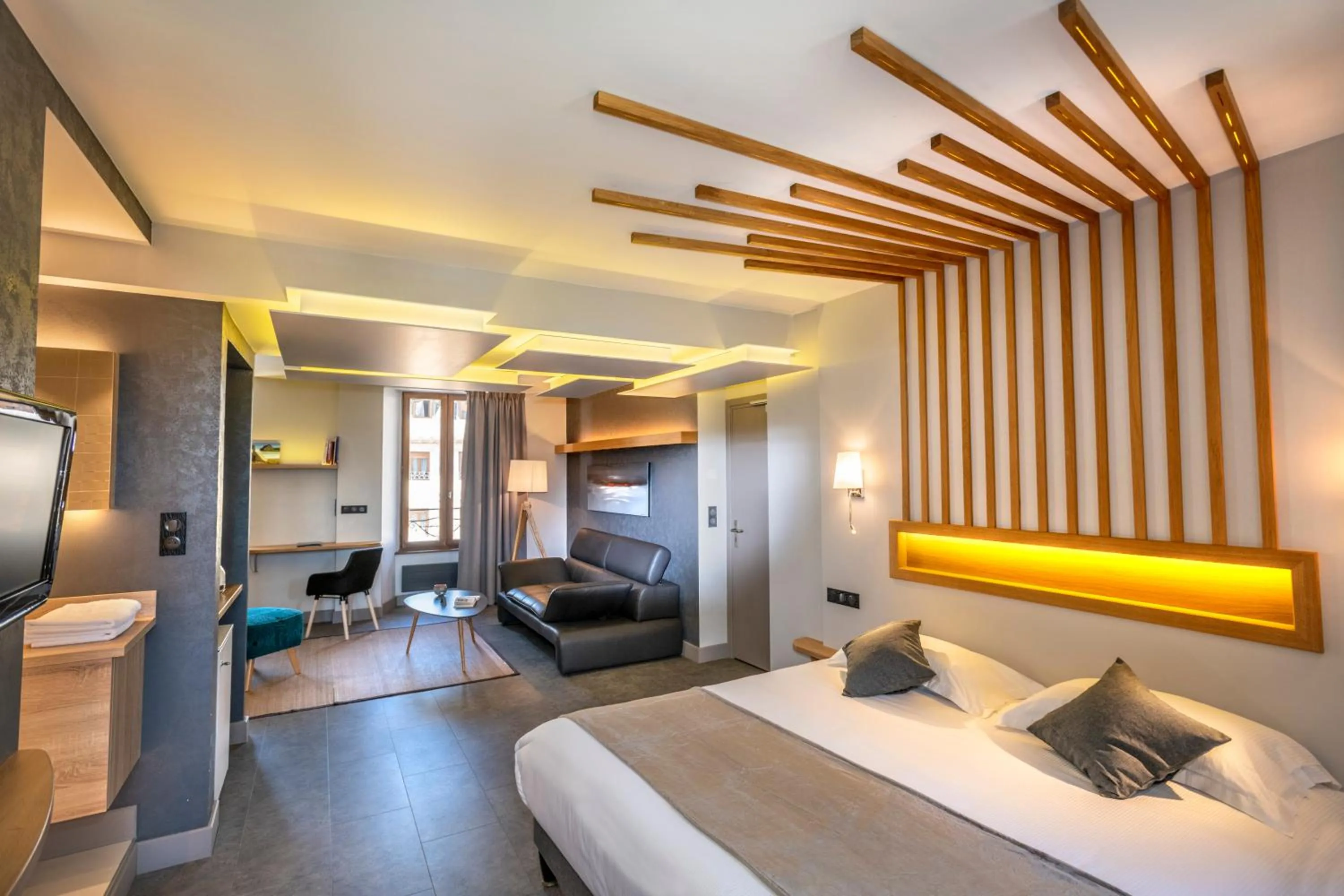 Living room, Bed in Logis Hôtel Restaurant Gilles Moreau Laguiole