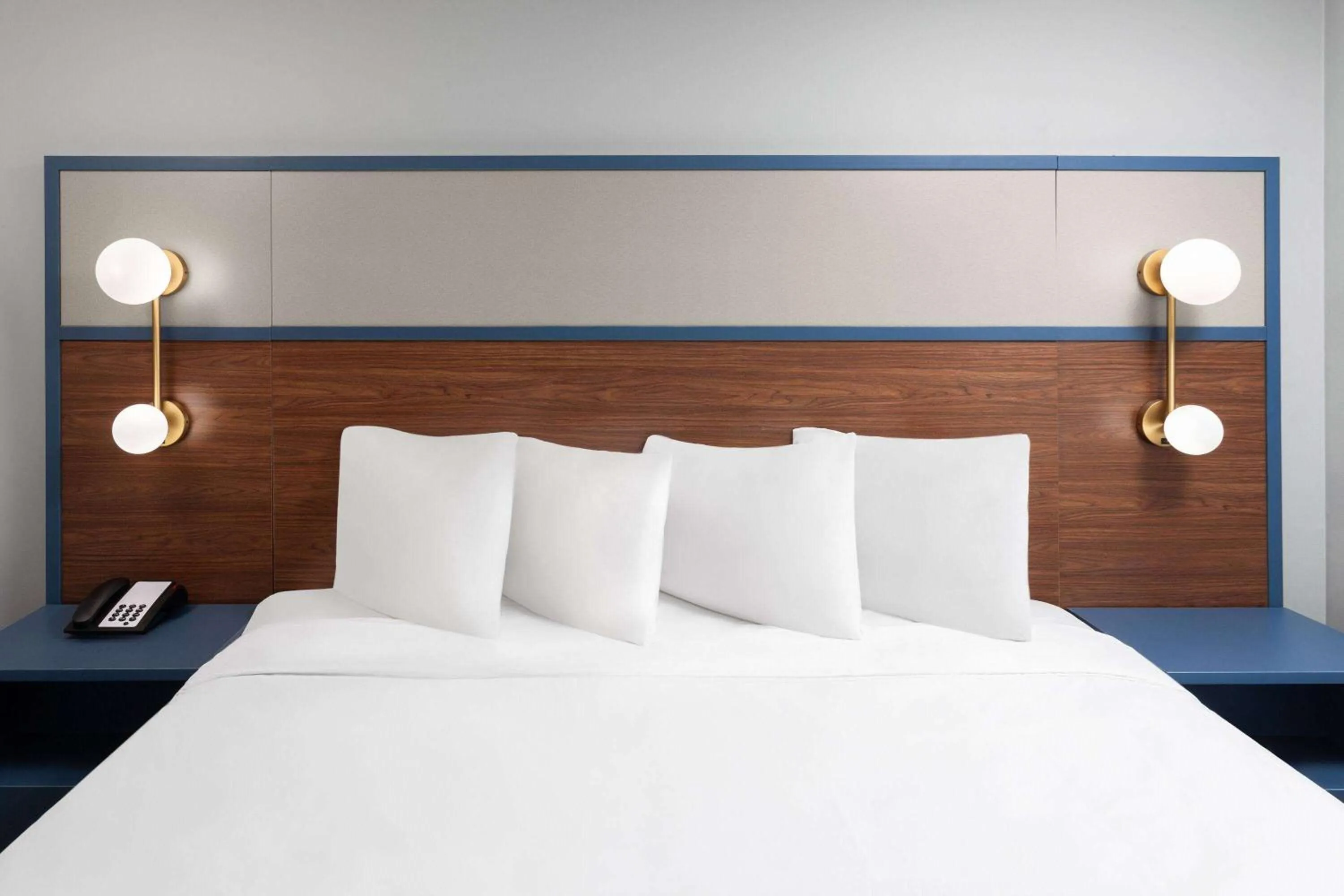 Photo of the whole room, Bed in AmericInn by Wyndham Eagle River Downtown