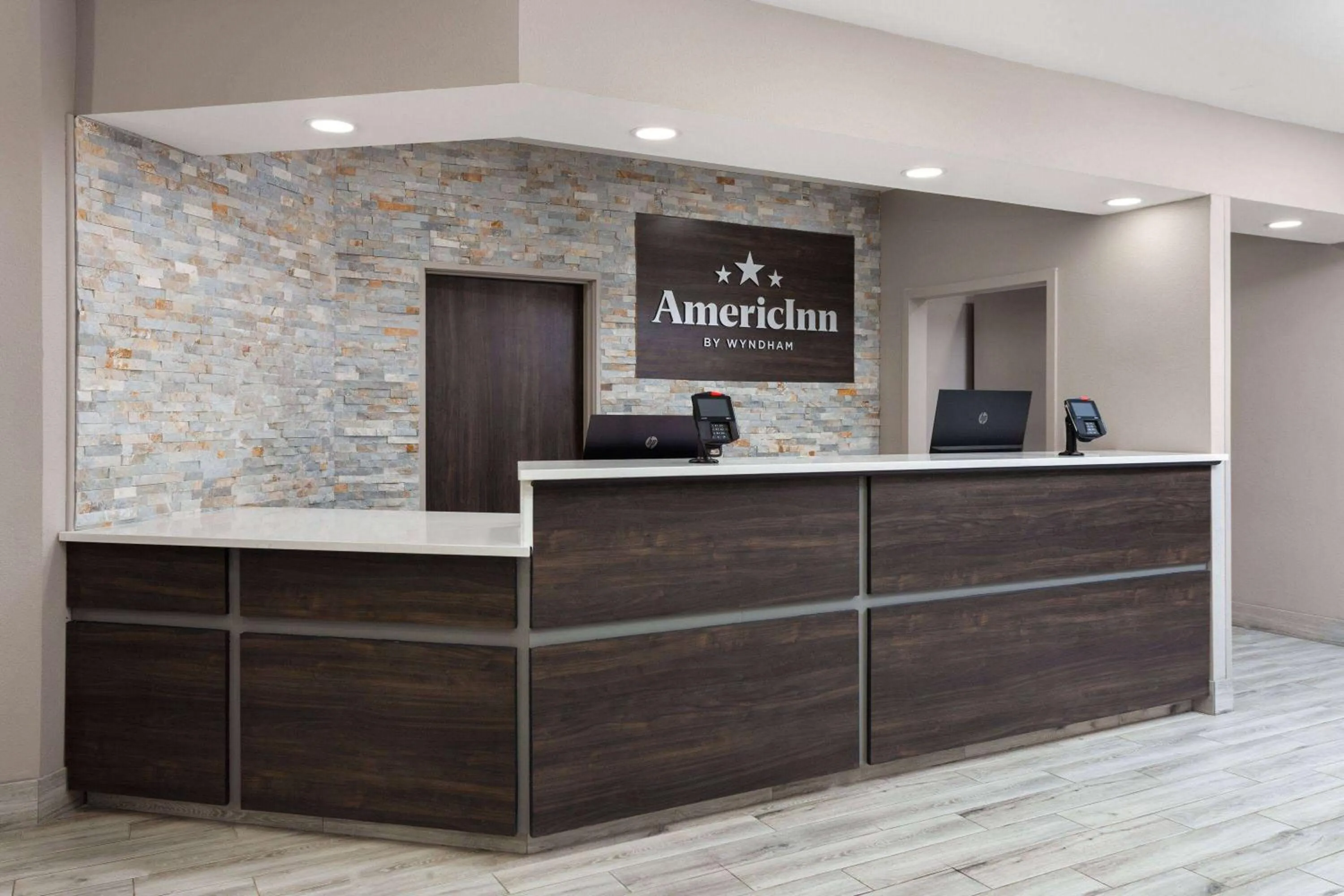Lobby or reception in AmericInn by Wyndham Eagle River Downtown
