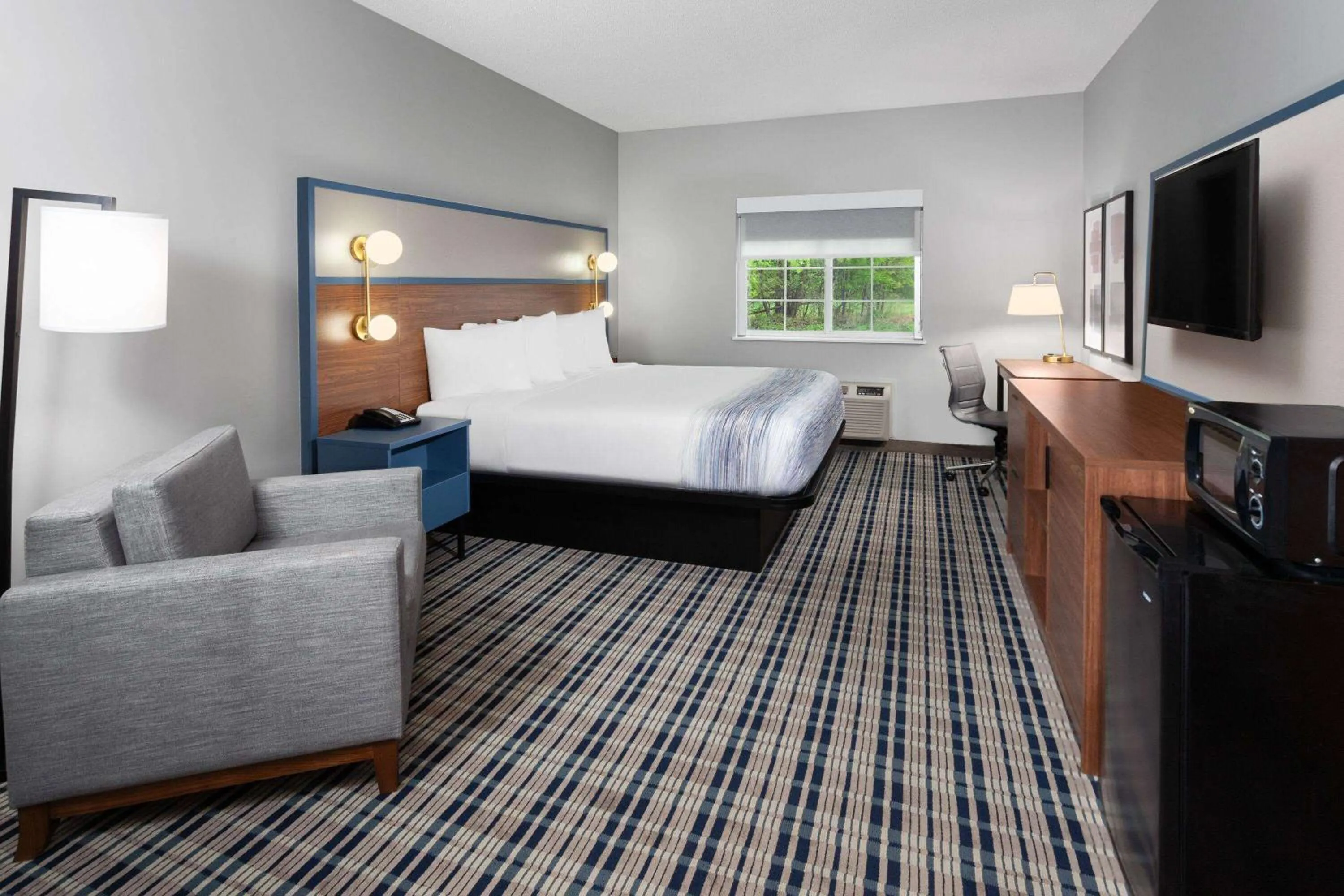 Photo of the whole room, Bed in AmericInn by Wyndham Eagle River Downtown
