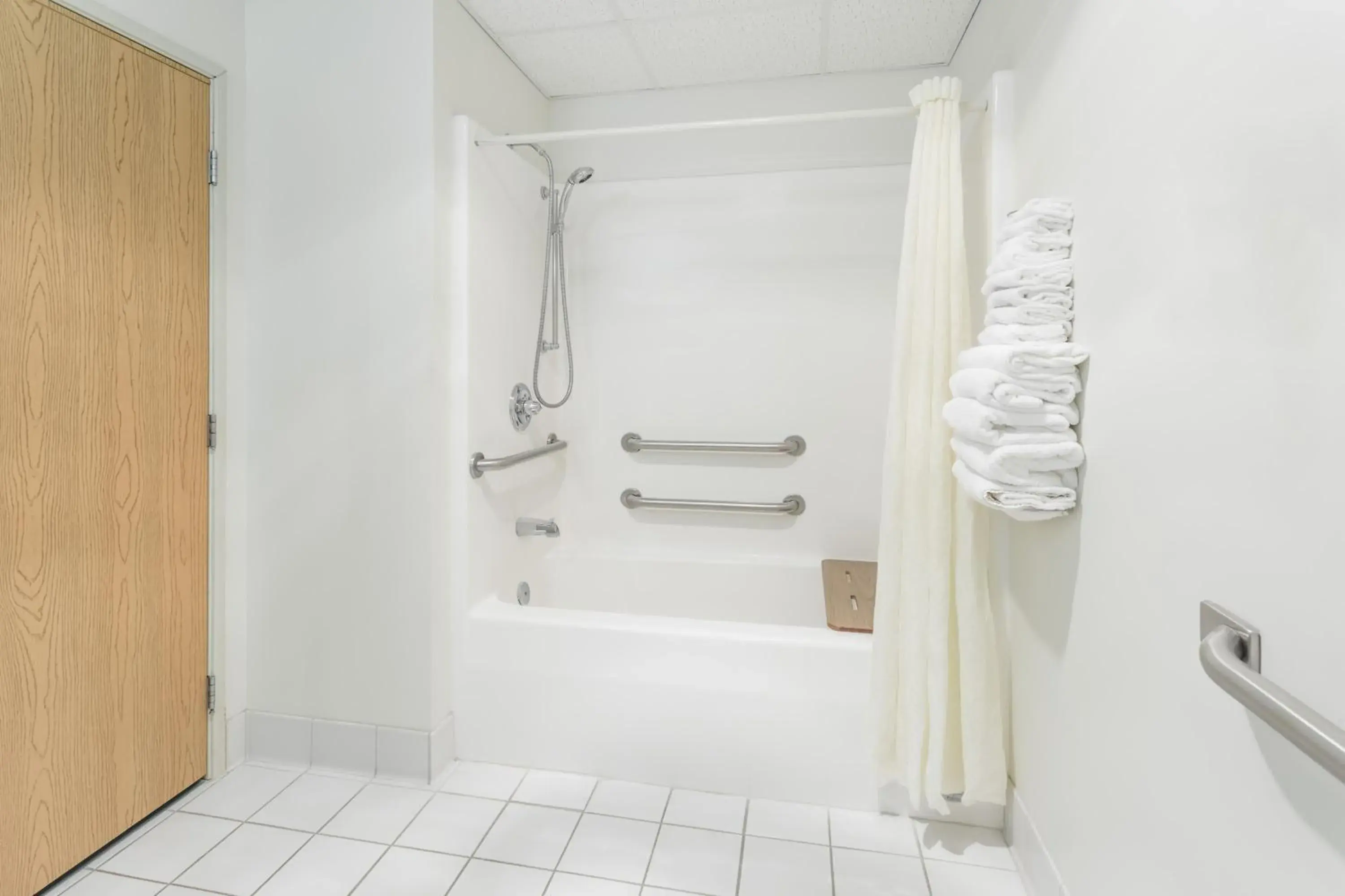 Queen Room with Two Queen Beds - Disability Access/Non-Smoking in AmericInn by Wyndham Eagle River Downtown Queen Room with Two Queen Beds - Disability Access/Non-Smoking in AmericInn by Wyndham Eagle River Downtown