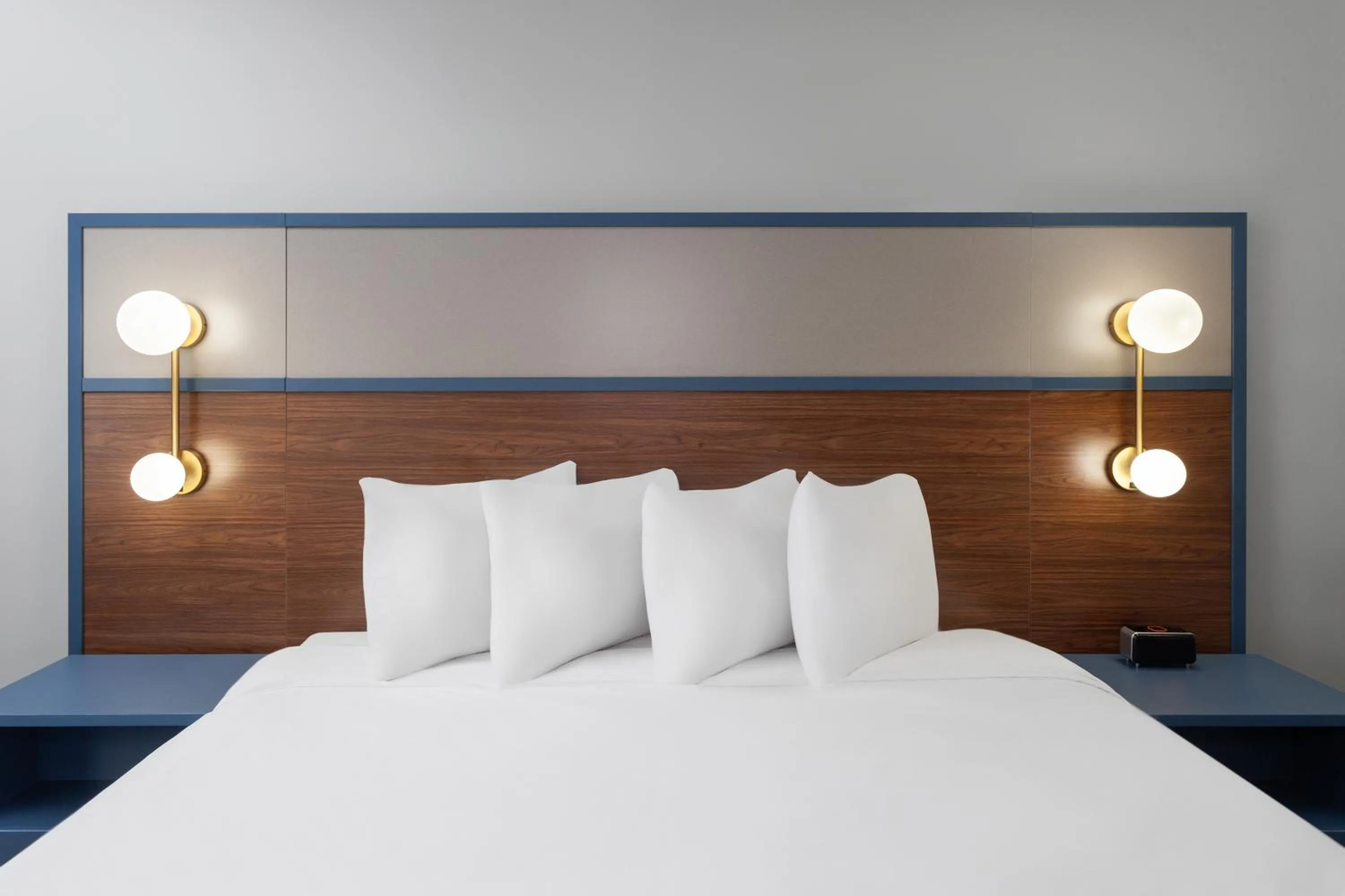 Bedroom, Bed in AmericInn by Wyndham Eagle River Downtown