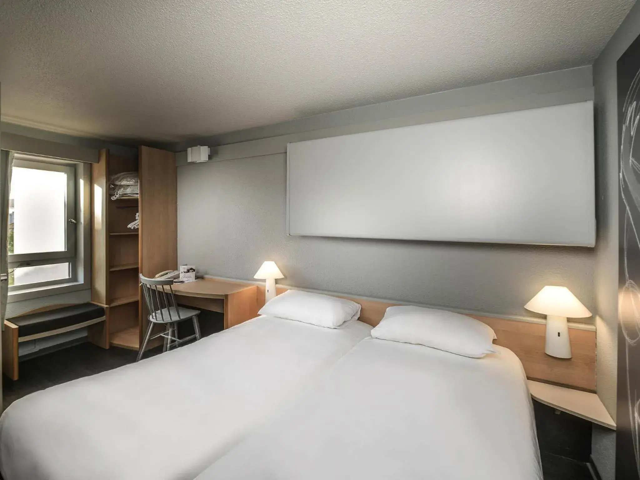 Standard Double Room with Two Single Beds in ibis Carcassonne Centre - La Cité Standard Double Room with Two Single Beds in ibis Carcassonne Centre - La Cité